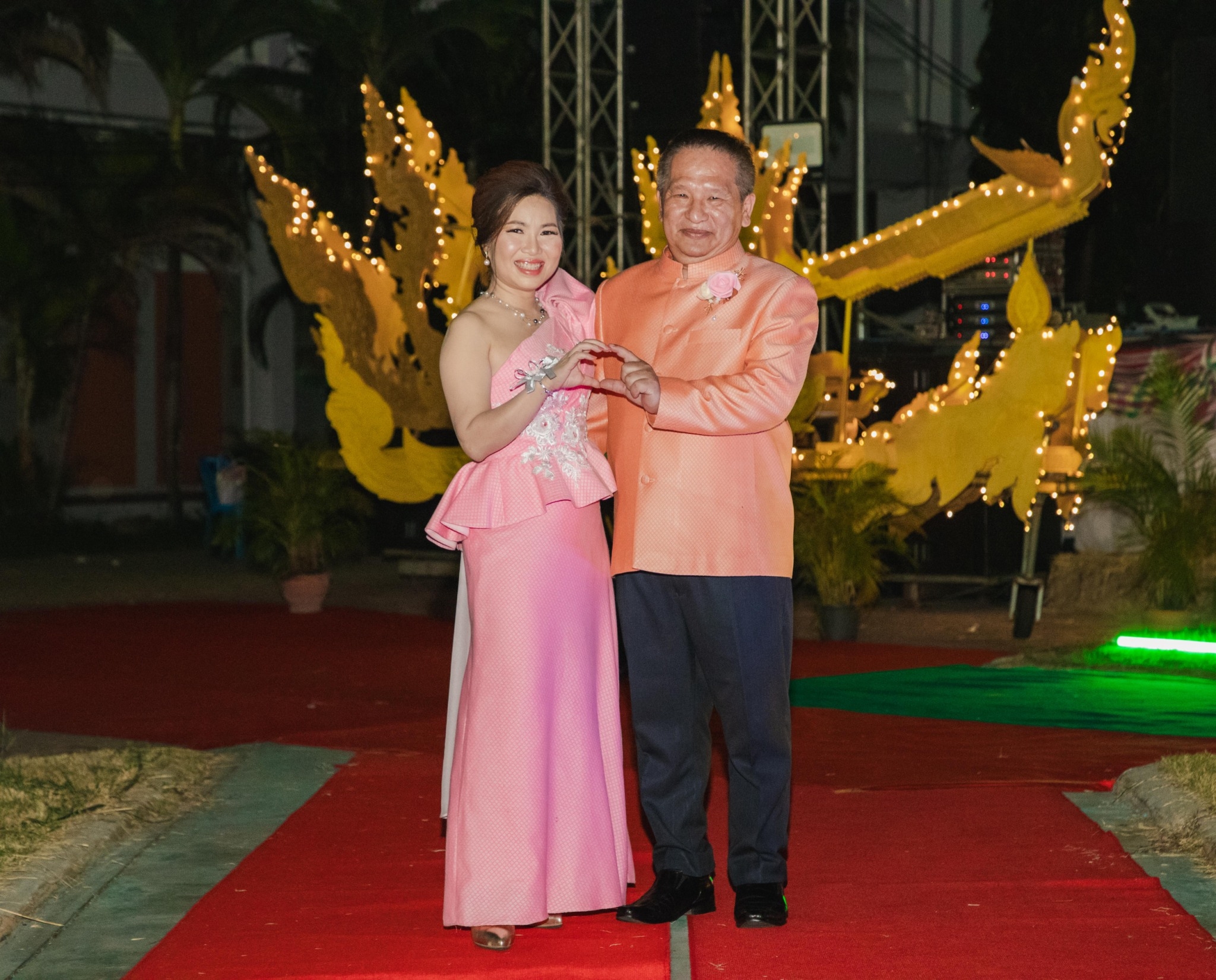 พช.ยโสธร ชู Soft Power OTOP Yasothon ด้วยผลิตภัณฑ์กระเช้าสินค้า OTOP ในงานเดินแบบชุดผ้าไทยในงานมหกรรมวัฒนธรรม จังหวัดยโสธร