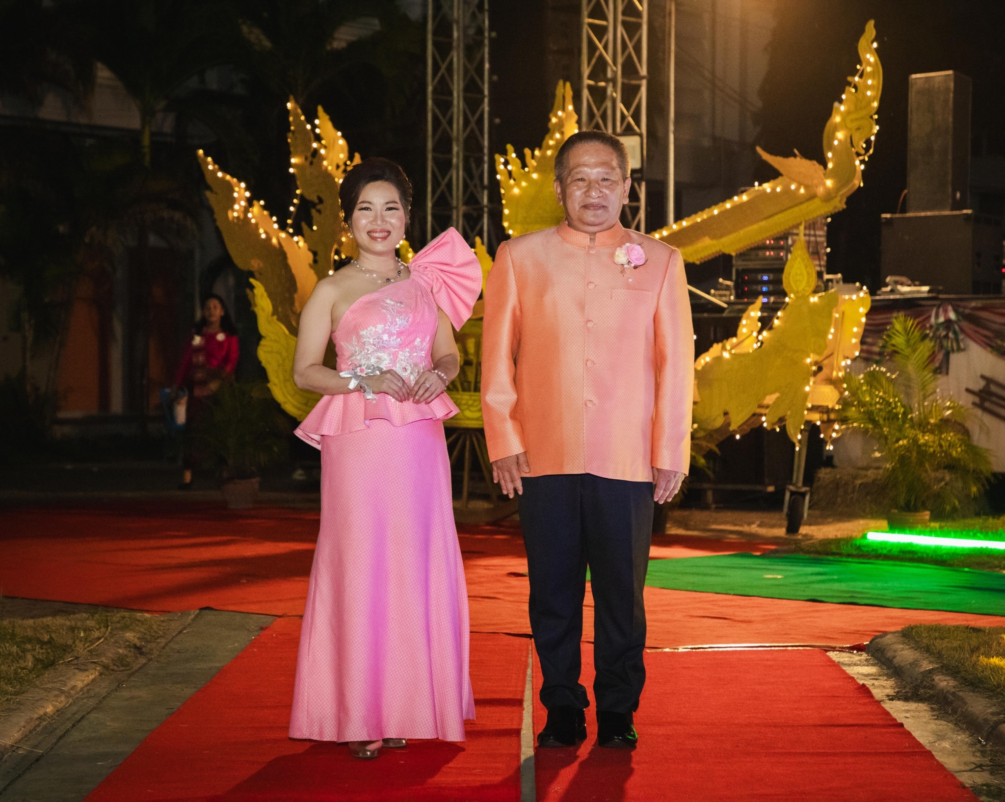 พช.ยโสธร ชู Soft Power OTOP Yasothon ด้วยผลิตภัณฑ์กระเช้าสินค้า OTOP ในงานเดินแบบชุดผ้าไทยในงานมหกรรมวัฒนธรรม จังหวัดยโสธร