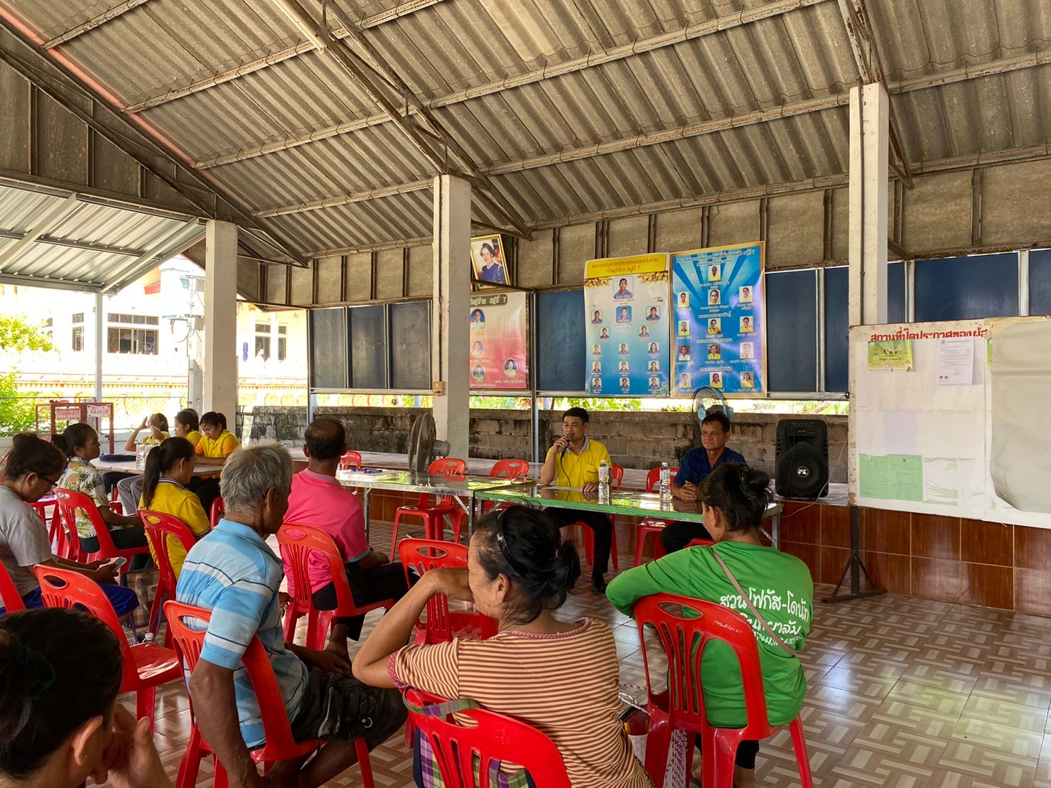 พช.ยโสธร ลงพื้นที่ประชุมเตรียมความพร้อมต้อนรับนักท่องเที่ยวชุมชนหมู่บ้าน OTOP นวัติวิถี บ้านสำโรง ตำบลคูเมือง อำเภอมหาชนะชัย จังหวัดยโสธร