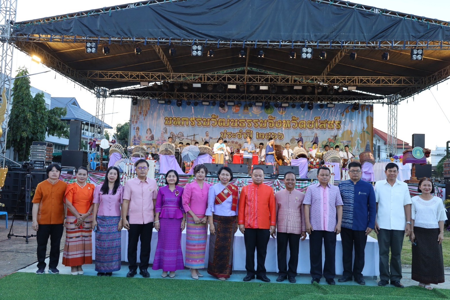 พช.ยโสธร ร่วมพิธีเปิดงานมหกรรมวัฒนธรรมจังหวัดยโสธร ปี 2566 อย่างยิ่งใหญ่สวยงามตระการตา