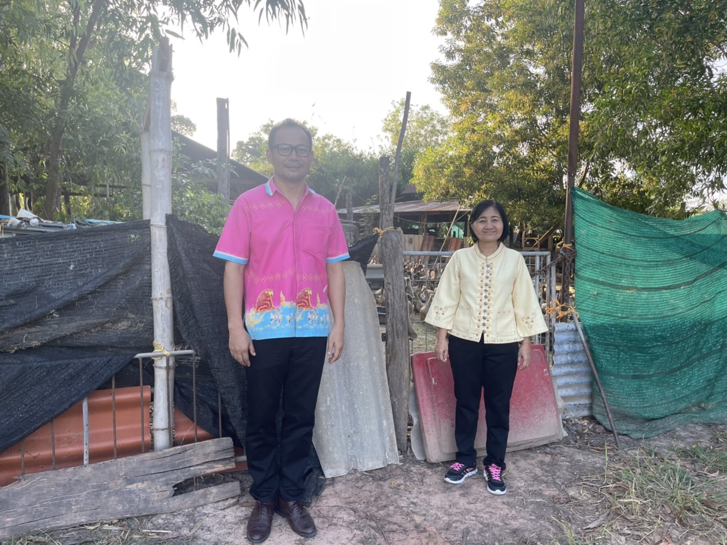 พช.ยโสธร ติดตามส่งเสริมสนับสนุนการดำเนินโครงการพัฒนาหมู่บ้านเศรษฐกิจพอเพียง กิจกรรมพัฒนาศูนย์เรียนรู้ทฤษฎีใหม่รูปแบบ “โคก หนอง นา โมเดล” อำเภอป่าติ้ว จังหวัดยโสธร