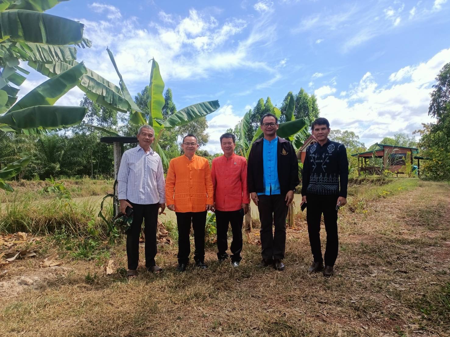 พช.ยโสธร ลงพื้นที่ ติดตามการดำเนินงานศูนย์เรียนรู้ทฤษฎีใหม่รูปแบบ “โคก หนอง นา” ตามโครงการโครงการพัฒนาหมู่บ้านเศรษฐกิจพอเพียง ประจำปีงบประมาณ พ.ศ. 2564 และปีงบประมาณ พ.ศ. 2567