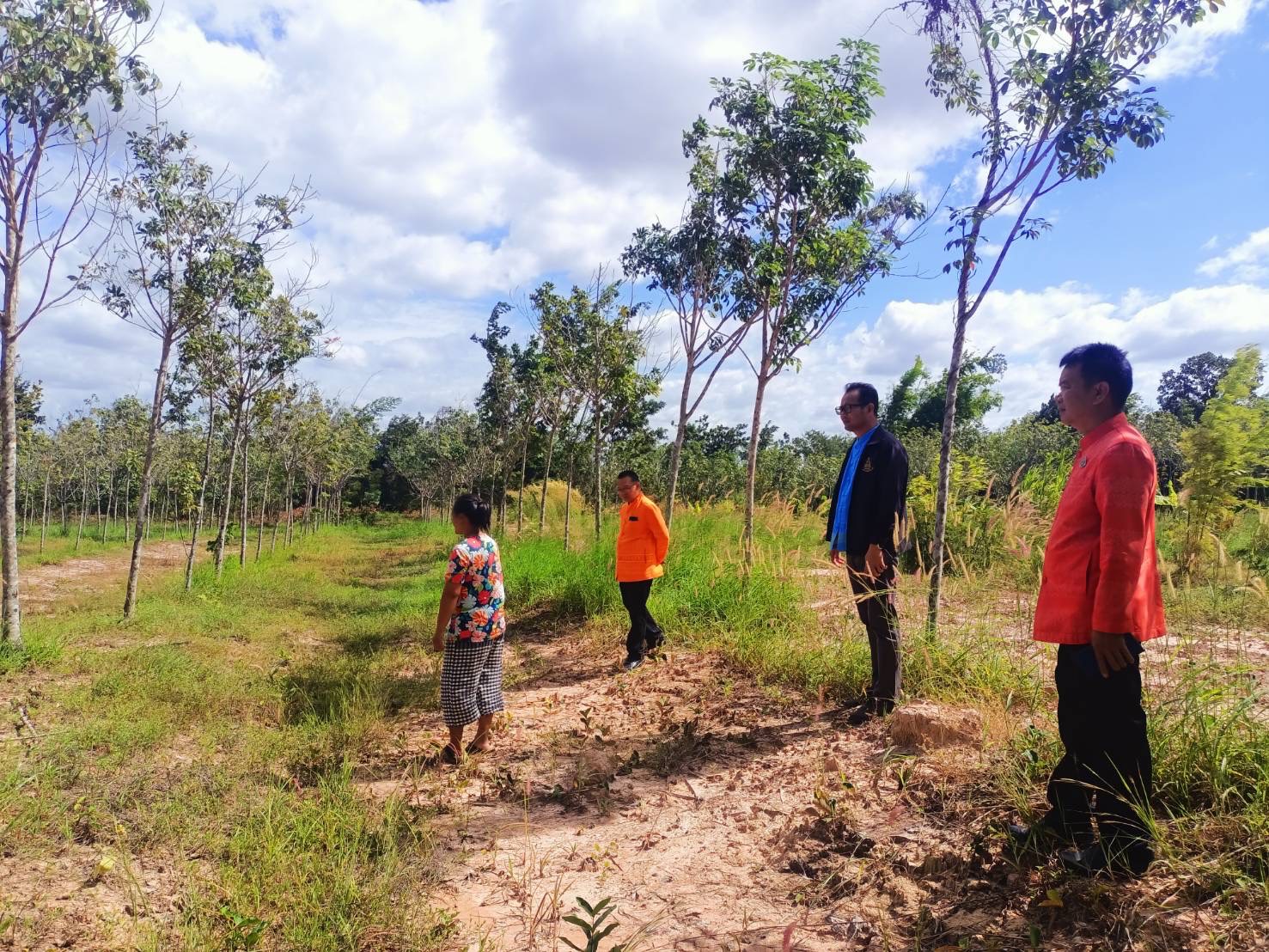 พช.ยโสธร ลงพื้นที่ ติดตามการดำเนินงานศูนย์เรียนรู้ทฤษฎีใหม่รูปแบบ “โคก หนอง นา” ตามโครงการโครงการพัฒนาหมู่บ้านเศรษฐกิจพอเพียง ประจำปีงบประมาณ พ.ศ. 2564 และปีงบประมาณ พ.ศ. 2567