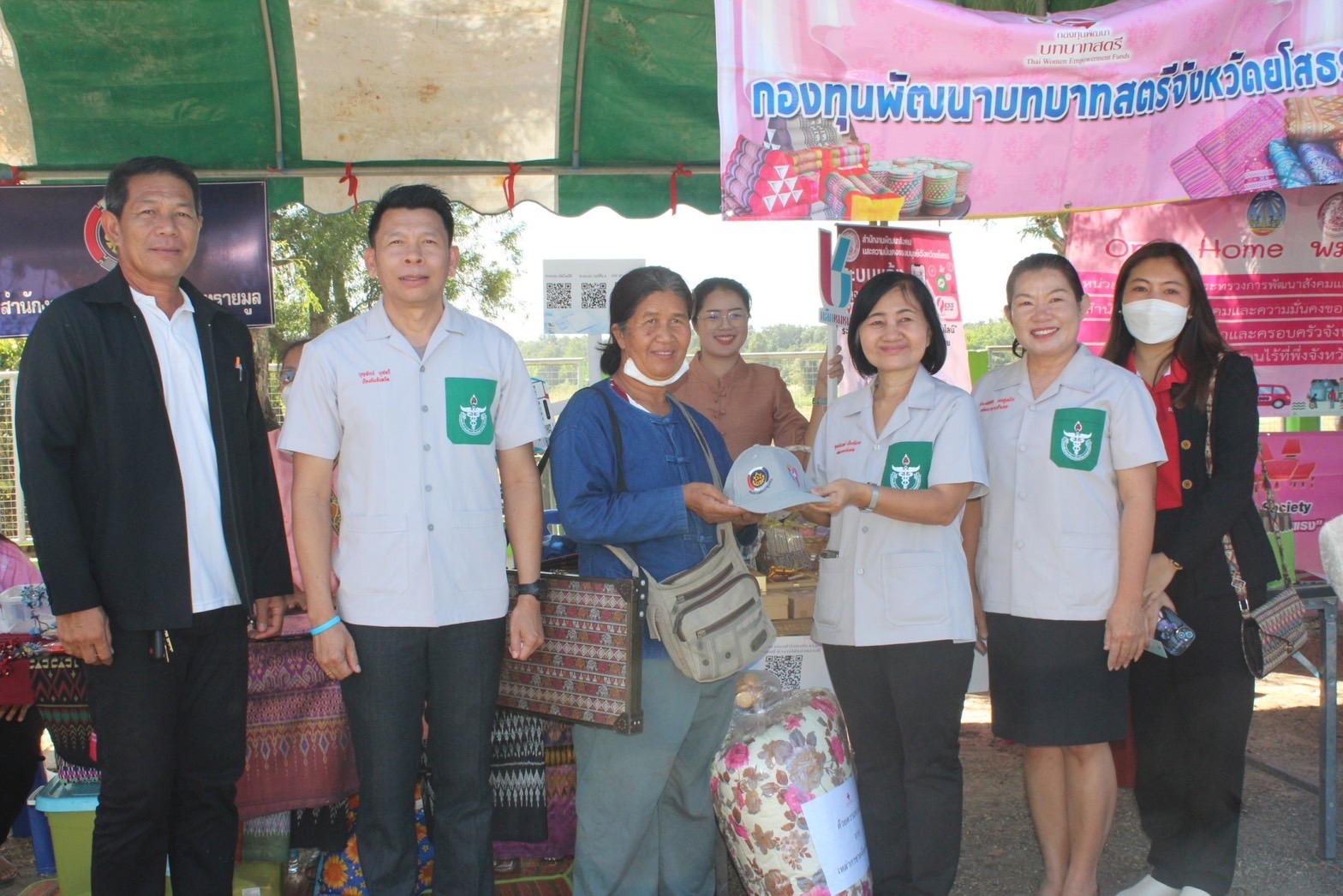 พช.ยโสธร ร่วมกิจกรรมหน่วยแพทย์อาสา สมเด็จพระศรีนครินทราบรมราชชนนี (พอ.สว.) ร่วมกับโครงการจังหวัดเคลื่อนที่ “เพิ่มรอยยิ้ม เติมความสุข ให้คนยโสธร”