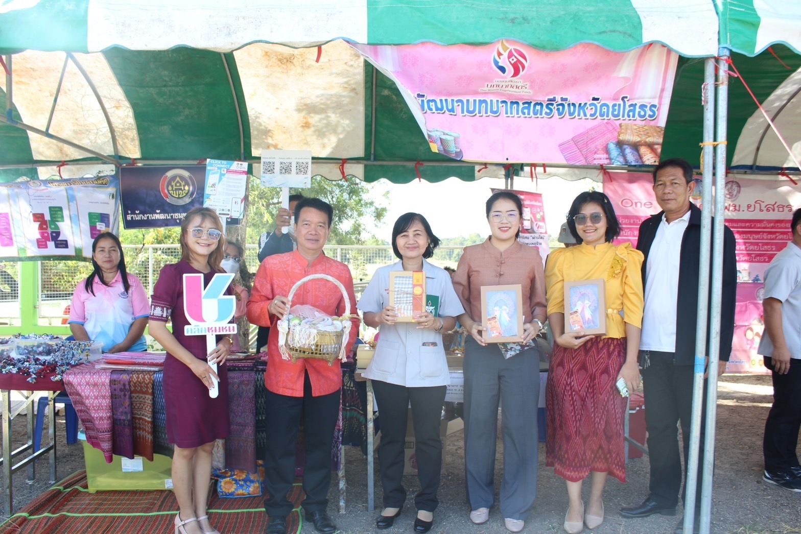 พช.ยโสธร ร่วมกิจกรรมหน่วยแพทย์อาสา สมเด็จพระศรีนครินทราบรมราชชนนี (พอ.สว.) ร่วมกับโครงการจังหวัดเคลื่อนที่ “เพิ่มรอยยิ้ม เติมความสุข ให้คนยโสธร”