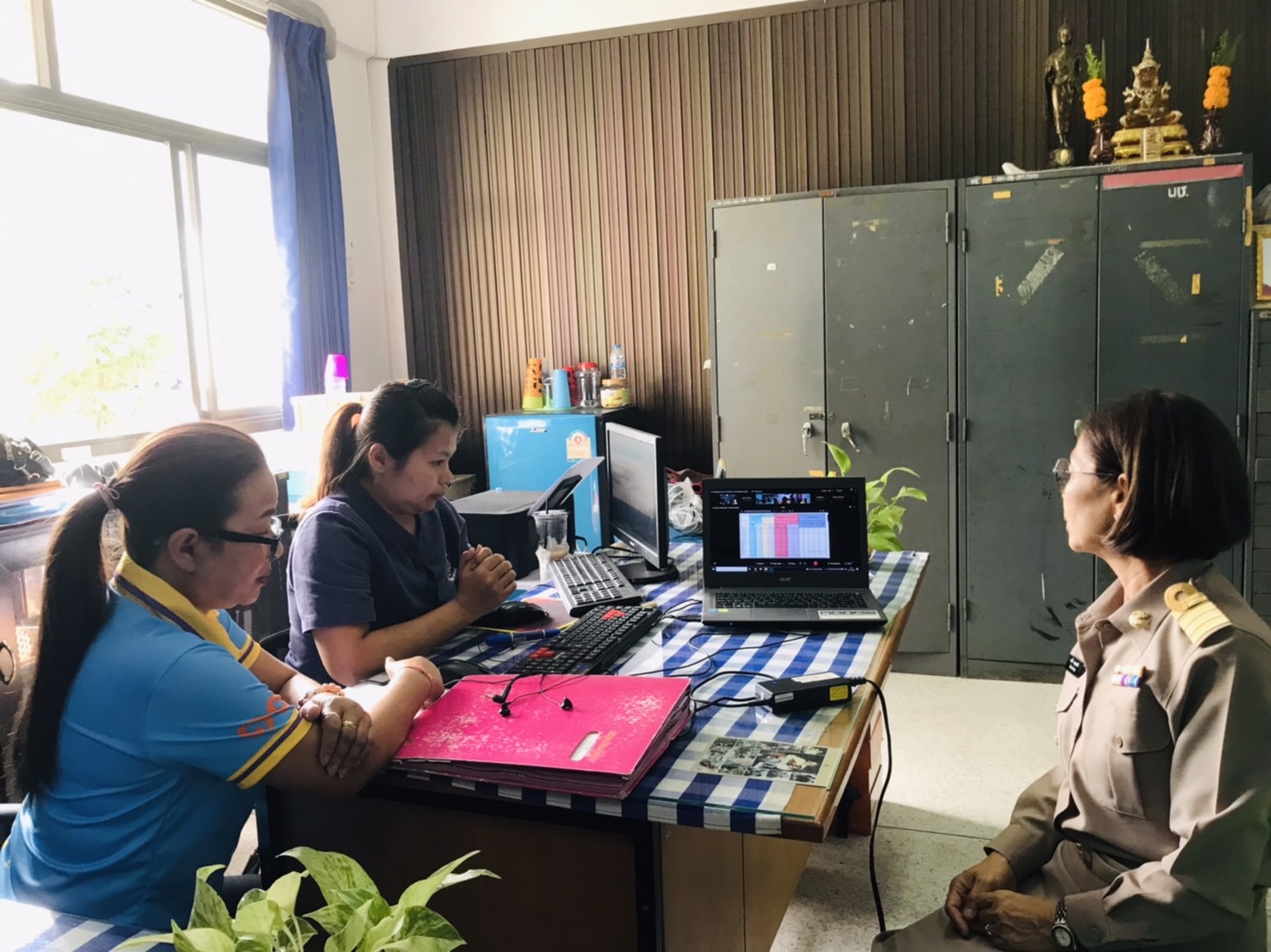 พช.ยโสธร ยกทีมร่วมรับฟังการประชุมชี้แจงแนวทางการดำเนินงานภารกิจสำคัญที่อธิบดีกรมการพัฒนาชุมชนเน้นย้ำ ไตรมาส 1 เรื่อง ศูนย์อำนวยการขจัดความยากจนและพัฒนาคนทุกช่วงวัยอย่างยั่งยืนตามหลักปรัชญาของเศรษฐกิจพอเพียง (ศจพ.) ผ่านระบบ Webex