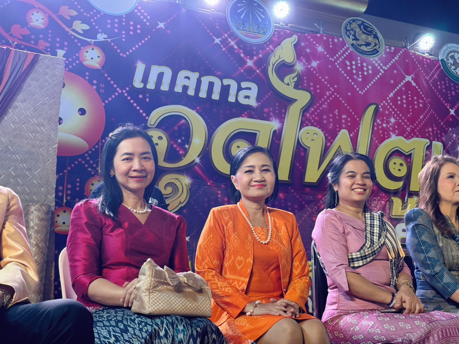 พช.ยโสธร ชู Soft Power OTOP Yasothon เดินแบบชุดผ้าไทยในงาน “จุดไฟตูมกา ยโสธร” ประจำปี 2566