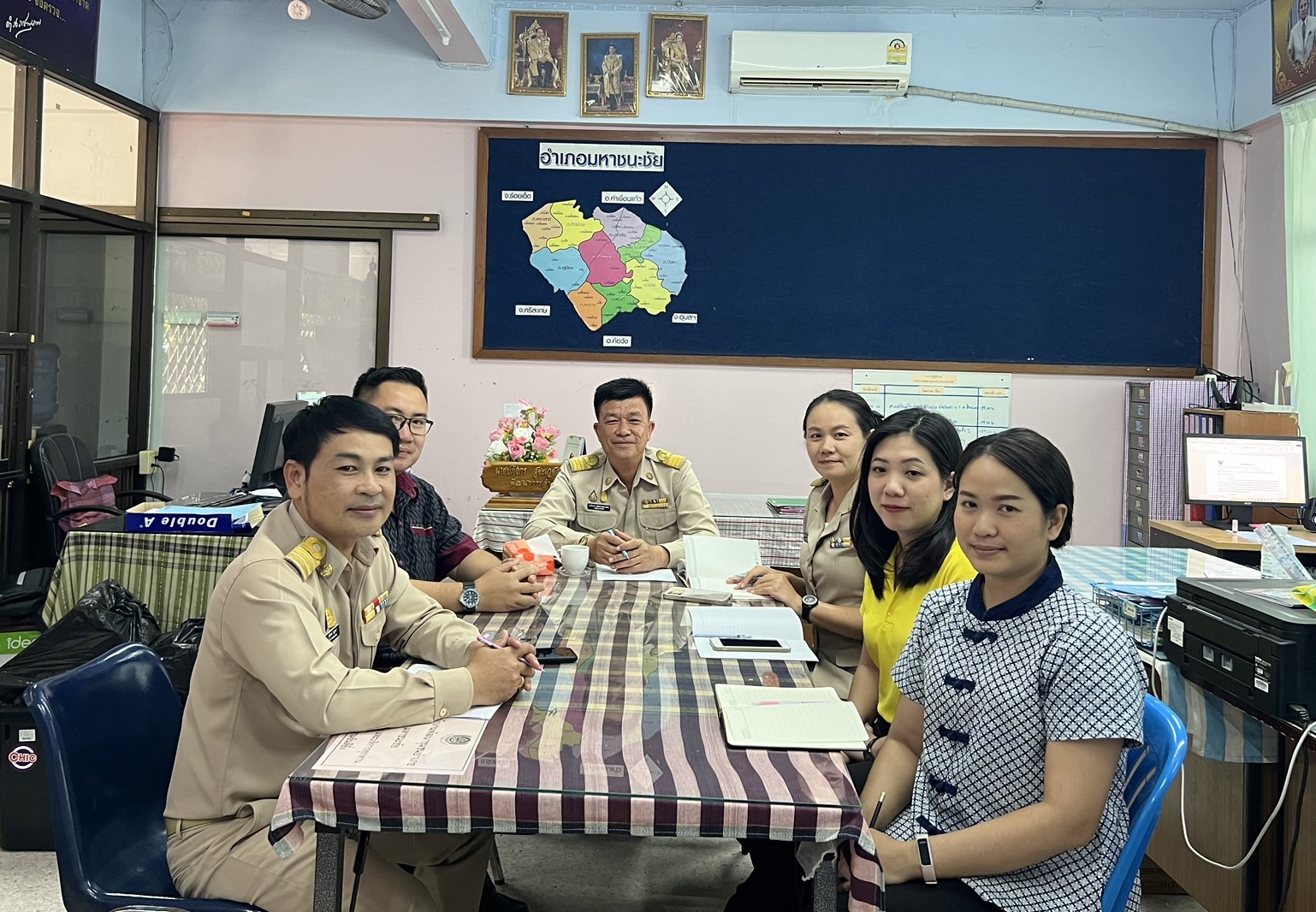 พช.ยโสธร ยกทีมร่วมรับฟังการประชุมชี้แจงแนวทางการดำเนินงานภารกิจสำคัญที่อธิบดีกรมการพัฒนาชุมชนเน้นย้ำ ไตรมาส 1 เรื่อง ศูนย์อำนวยการขจัดความยากจนและพัฒนาคนทุกช่วงวัยอย่างยั่งยืนตามหลักปรัชญาของเศรษฐกิจพอเพียง (ศจพ.) ผ่านระบบ Webex