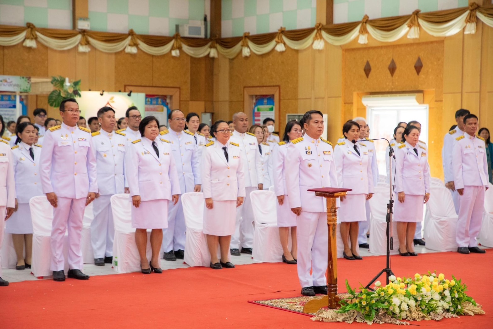 พช.ยโสธร ร่วมพิธีวางพุ่มดอกไม้ถวายราชสดุดีเฉลิมพระเกียรติ พระบาทสมเด็จพระนั่งเกล้าเจ้าอยู่หัว พระมหาเจษฎาราชเจ้า รัชกาลที่ 3“พระบิดาแห่งการแพทย์แผนไทย” เนื่องใน “วันภูมิปัญญาการแพทย์แผนไทยแห่งชาติ”
