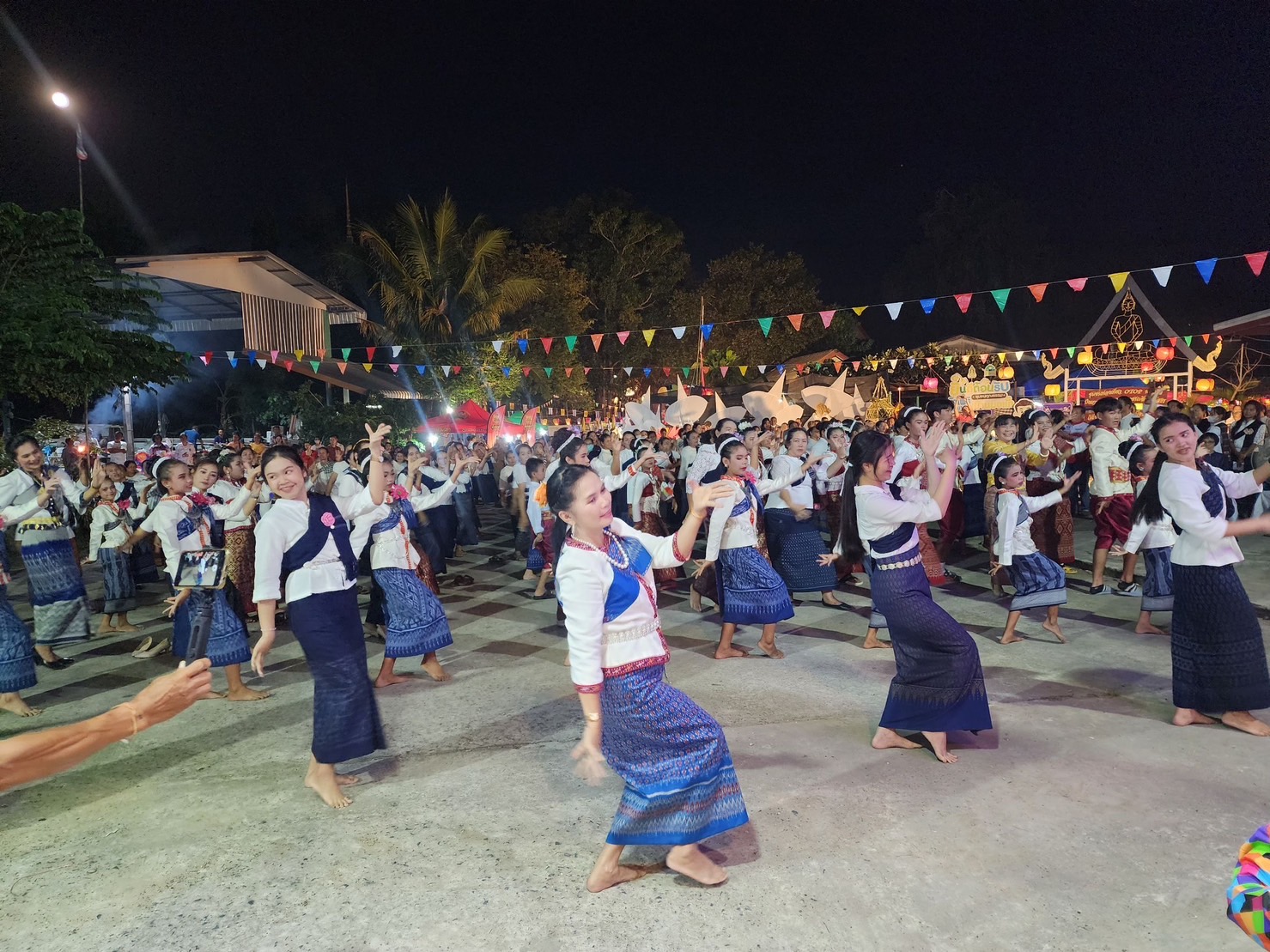 พช.ยโสธร ร่วมพิธีเปิดงานประเพณีออกพรรษาที่บึงแก แห่ไฟโมงเมง ระหว่างวันที่ 27-28 ตุลาคม 2566