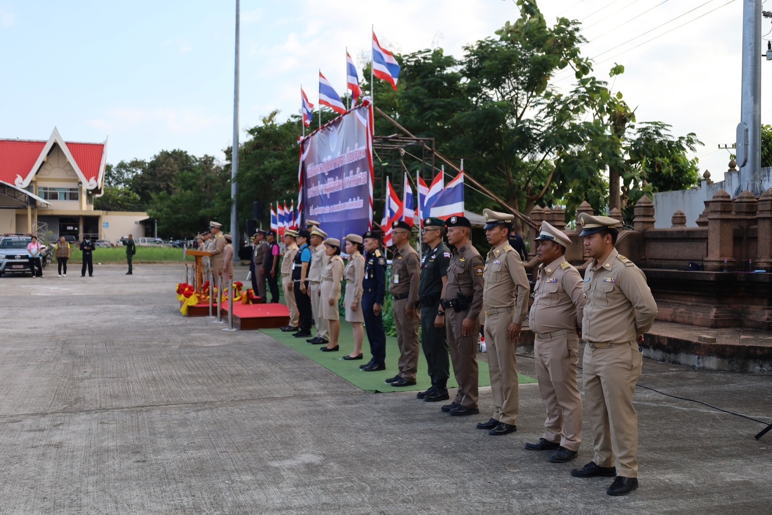 พช.ยโสธร ร่วมพิธีปล่อยแถวปฏิบัติการ (kick off ) ตามนโยบายการจัดระเบียบสังคมและปราบปรามผู้มีอิทธิพล จังหวัดยโสธร