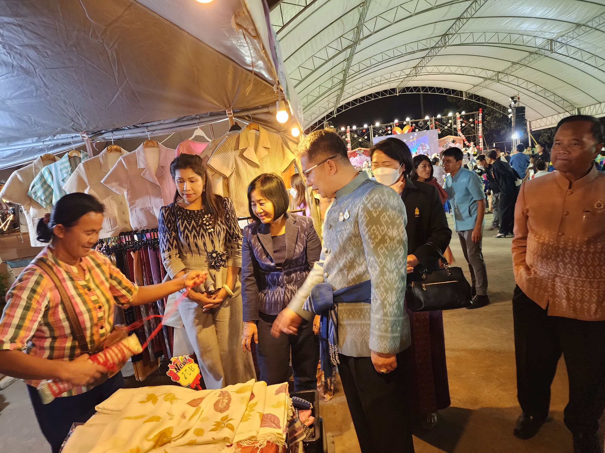 พช.ยโสธร ร่วมพิธีเปิดงาน “ยโสธร winter หนาวนี้ที่ยโสธร” ส่งท้ายปีเก่า ต้อนรับศักราชใหม่ 2567 กับกิจกรรมส่งเสริมศิลปินวิถีอีสานและประชาสัมพันธ์เกษตรอินทรีย์วิถียโสธร