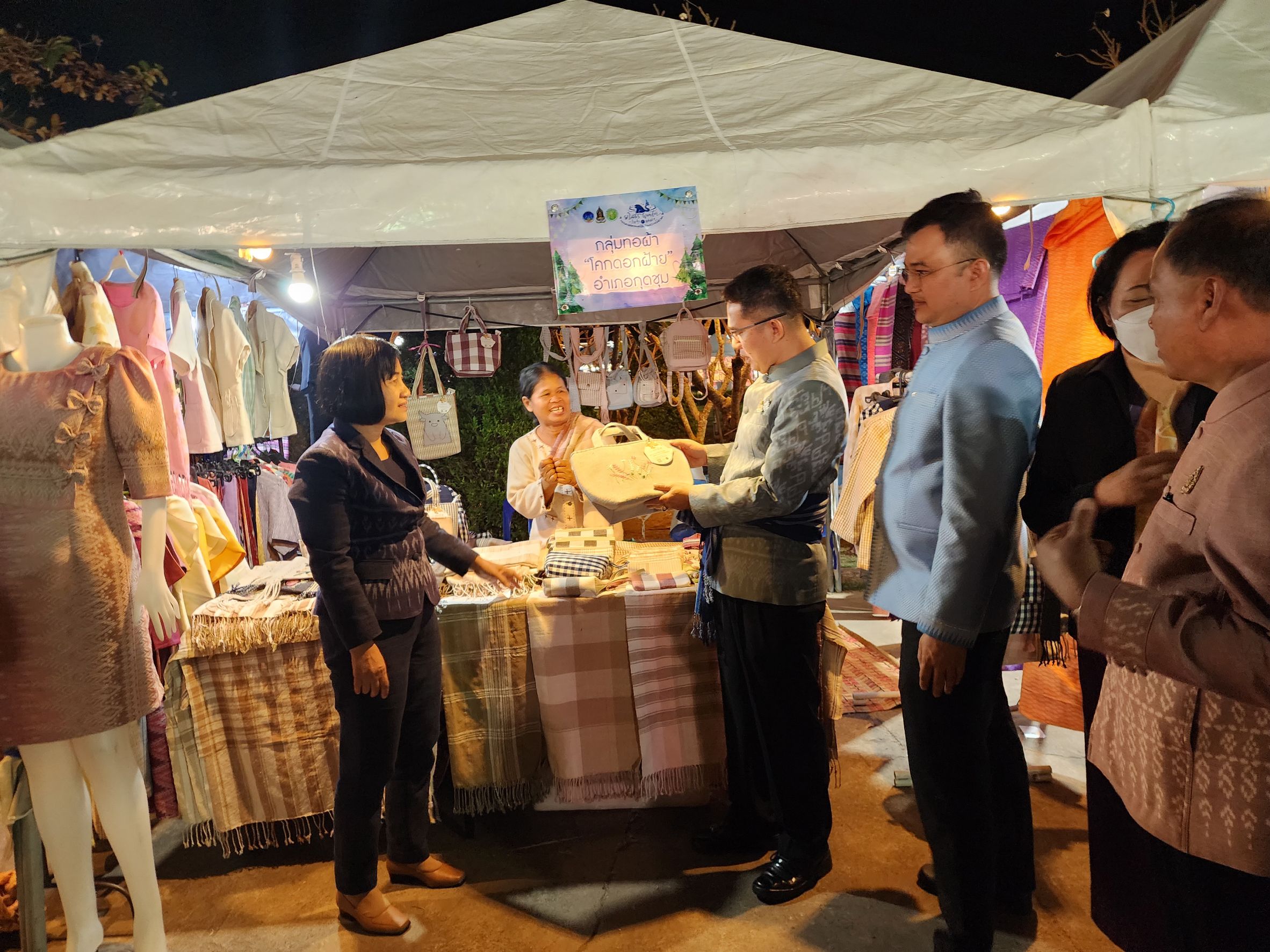 พช.ยโสธร ร่วมพิธีเปิดงาน “ยโสธร winter หนาวนี้ที่ยโสธร” ส่งท้ายปีเก่า ต้อนรับศักราชใหม่ 2567 กับกิจกรรมส่งเสริมศิลปินวิถีอีสานและประชาสัมพันธ์เกษตรอินทรีย์วิถียโสธร