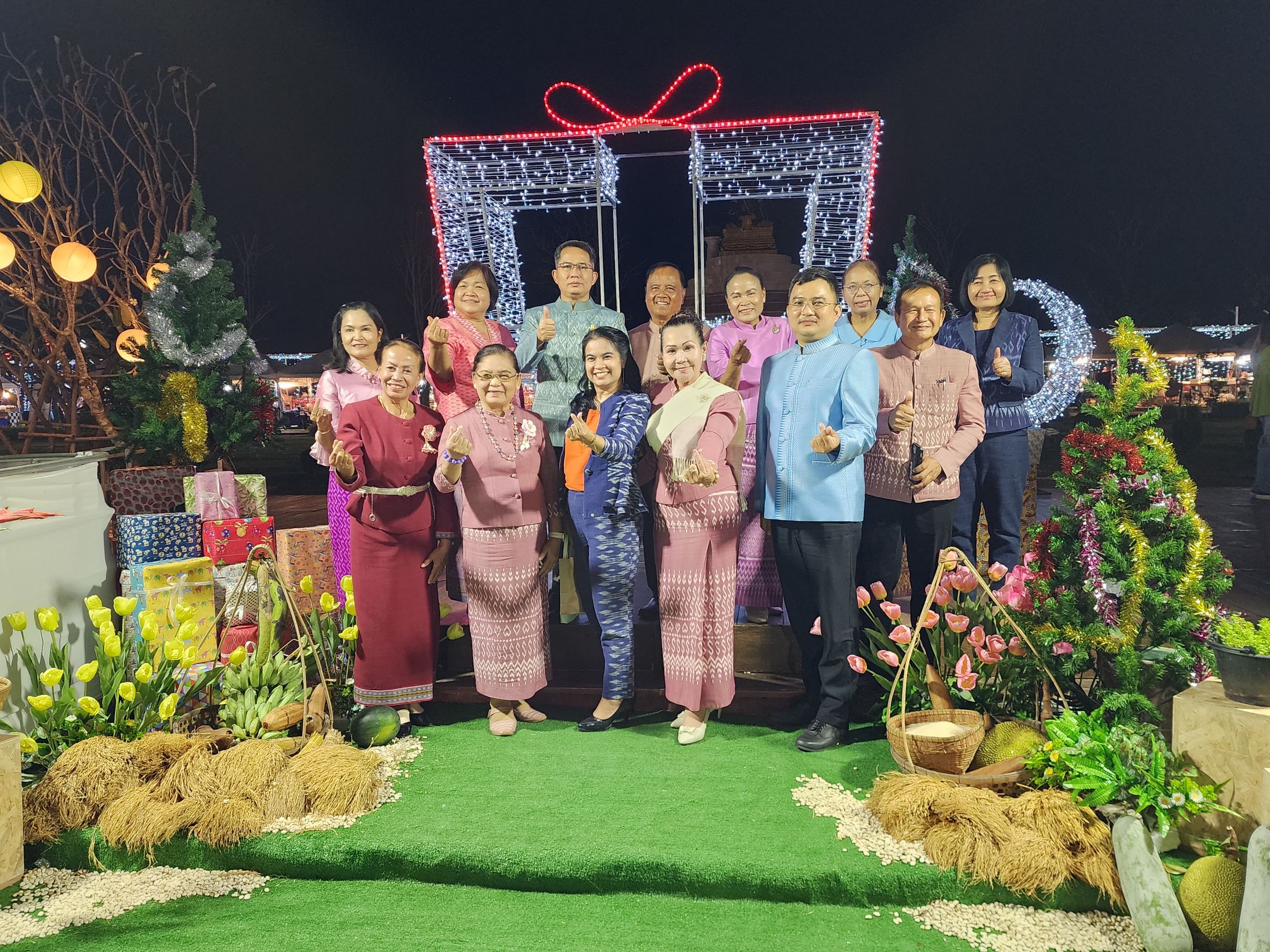 พช.ยโสธร ร่วมพิธีเปิดงาน “ยโสธร winter หนาวนี้ที่ยโสธร” ส่งท้ายปีเก่า ต้อนรับศักราชใหม่ 2567 กับกิจกรรมส่งเสริมศิลปินวิถีอีสานและประชาสัมพันธ์เกษตรอินทรีย์วิถียโสธร