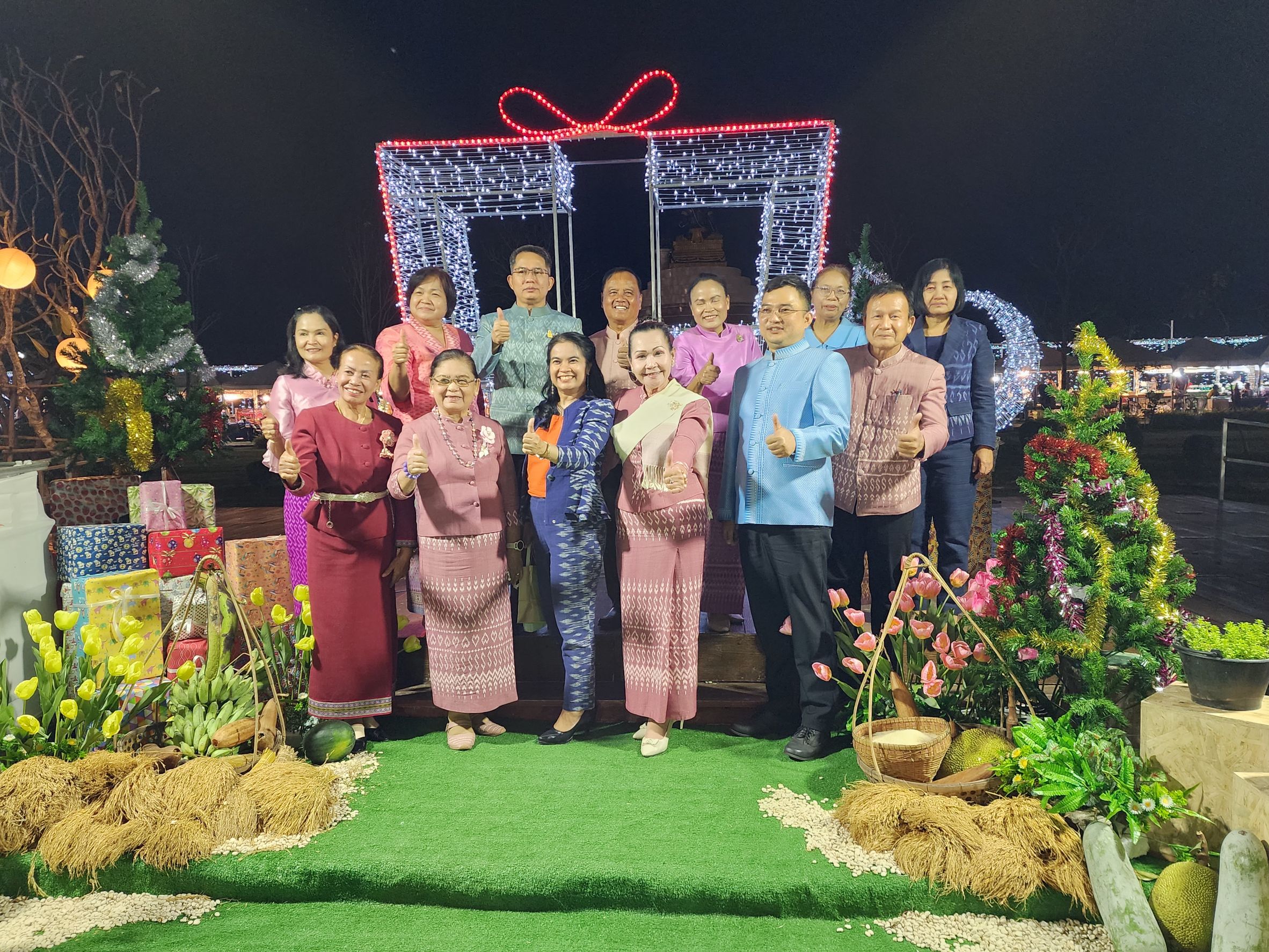 พช.ยโสธร ร่วมพิธีเปิดงาน “ยโสธร winter หนาวนี้ที่ยโสธร” ส่งท้ายปีเก่า ต้อนรับศักราชใหม่ 2567 กับกิจกรรมส่งเสริมศิลปินวิถีอีสานและประชาสัมพันธ์เกษตรอินทรีย์วิถียโสธร