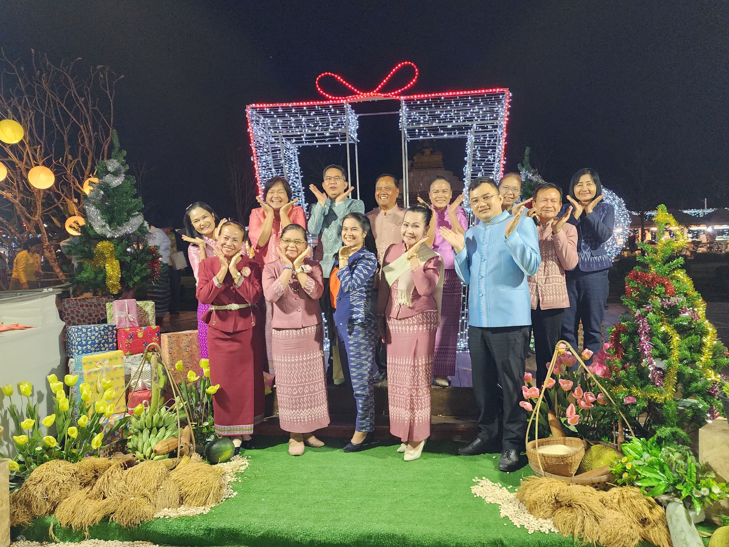 พช.ยโสธร ร่วมพิธีเปิดงาน “ยโสธร winter หนาวนี้ที่ยโสธร” ส่งท้ายปีเก่า ต้อนรับศักราชใหม่ 2567 กับกิจกรรมส่งเสริมศิลปินวิถีอีสานและประชาสัมพันธ์เกษตรอินทรีย์วิถียโสธร