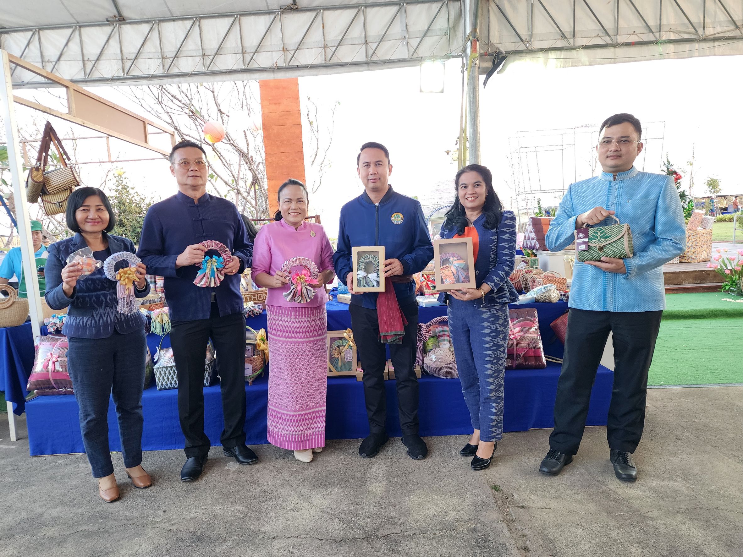 พช.ยโสธร ร่วมพิธีเปิดงาน “ยโสธร winter หนาวนี้ที่ยโสธร” ส่งท้ายปีเก่า ต้อนรับศักราชใหม่ 2567 กับกิจกรรมส่งเสริมศิลปินวิถีอีสานและประชาสัมพันธ์เกษตรอินทรีย์วิถียโสธร