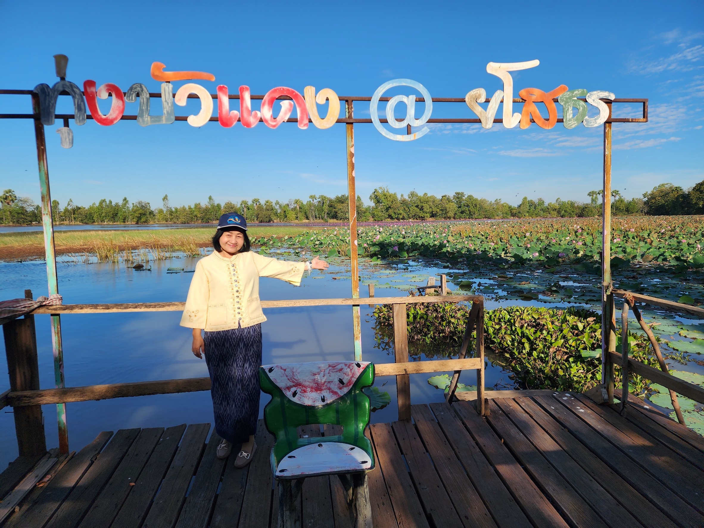 ช.ยโสธร ชู Solf power หมู่บ้าน OTOP นวัตวิถี บ้านสำโรง หมู่ 7 ตำบลคูเมือง อำเภอมหาชนะชัย จังหวัดยโสธร ตามโครงการพัฒนาเส้นทางท่องเที่ยว OTOP นวัตวิถี