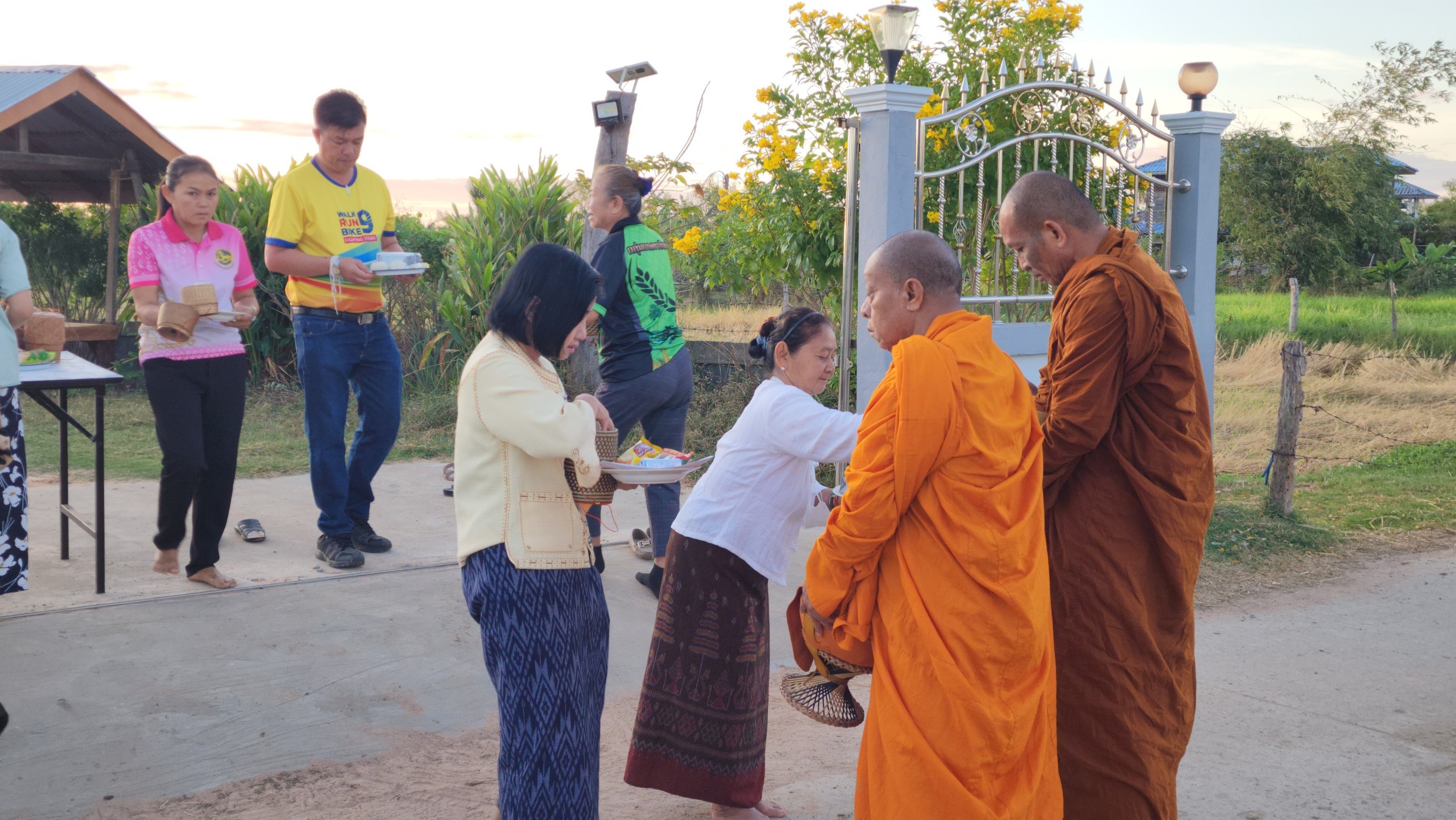 ช.ยโสธร ชู Solf power หมู่บ้าน OTOP นวัตวิถี บ้านสำโรง หมู่ 7 ตำบลคูเมือง อำเภอมหาชนะชัย จังหวัดยโสธร ตามโครงการพัฒนาเส้นทางท่องเที่ยว OTOP นวัตวิถี