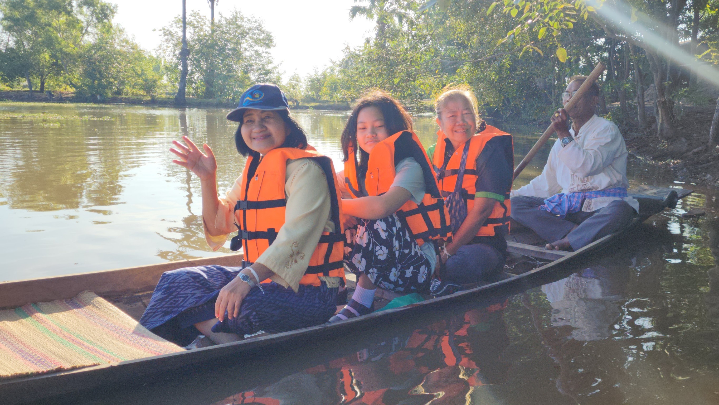 ช.ยโสธร ชู Solf power หมู่บ้าน OTOP นวัตวิถี บ้านสำโรง หมู่ 7 ตำบลคูเมือง อำเภอมหาชนะชัย จังหวัดยโสธร ตามโครงการพัฒนาเส้นทางท่องเที่ยว OTOP นวัตวิถี