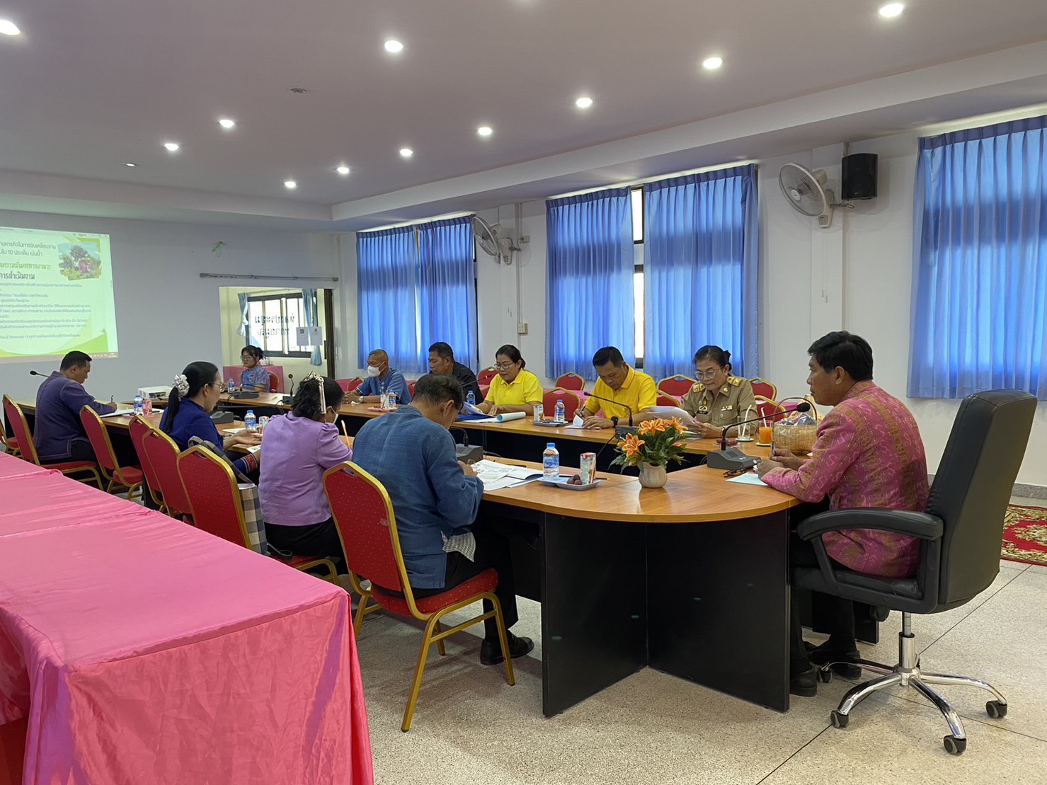 ผู้ตรวจกรมการพัฒนาชุมชนลงพื้นที่ติดตามผลการดำเนินงานโครงการหมู่บ้านเศรษฐกิจพอเพียงกิจกรรมการพัฒนาศูนย์เรียนรู้ทฤษฎีใหม่รูปแบบ”โคก หนอง นา” ในพื้นที่อำเภอกุดชุมและอำเภอทรายมูล จังหวัดยโสธร