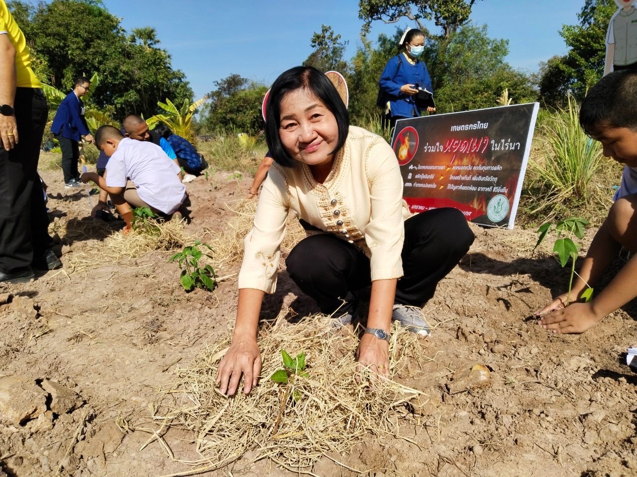 จังหวัดยโสธร Kick off กิจกรรมวันดินโลก ประจำปี 2566 เนื่องในวันดินโลก และจัดมหกรรมสัปดาห์แห่งการตระหนักรู้