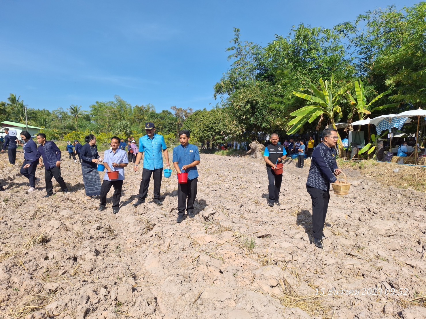 จังหวัดยโสธร Kick off กิจกรรมวันดินโลก ประจำปี 2566 เนื่องในวันดินโลก และจัดมหกรรมสัปดาห์แห่งการตระหนักรู้