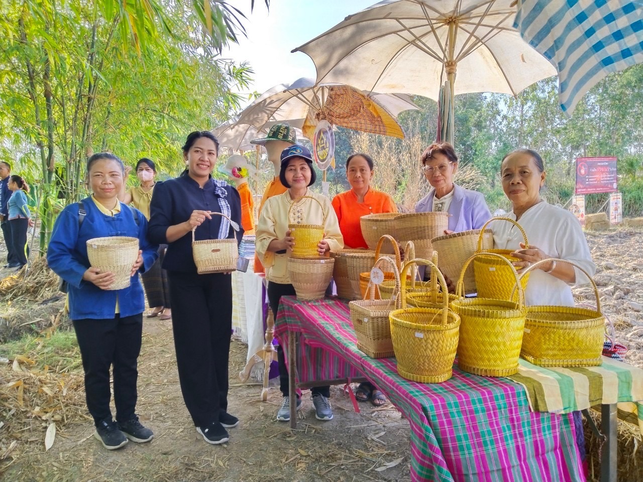 จังหวัดยโสธร Kick off กิจกรรมวันดินโลก ประจำปี 2566 เนื่องในวันดินโลก และจัดมหกรรมสัปดาห์แห่งการตระหนักรู้