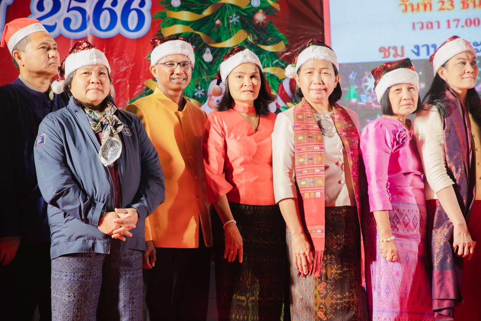 พช. ยโสธร ร่วมพิธีเปิดงานประเพณีแห่ดาวเทศกาลคริสต์มาส ประจำปี 2566 ส่งเสริม Soft Power การท่องเที่ยวกระตุ้นเศรษฐกิจ