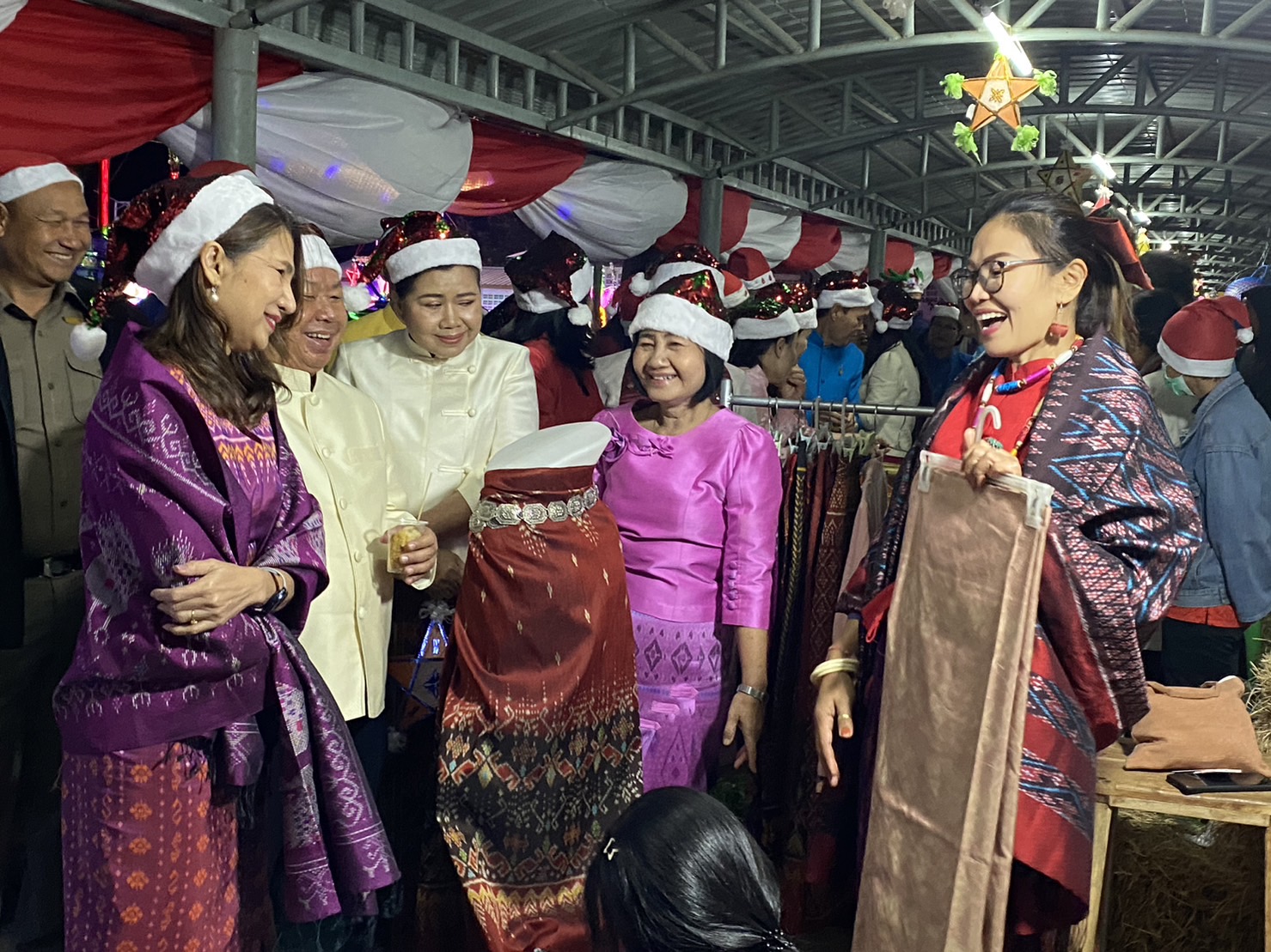 พช. ยโสธร ร่วมพิธีเปิดงานประเพณีแห่ดาวเทศกาลคริสต์มาส ประจำปี 2566 ส่งเสริม Soft Power การท่องเที่ยวกระตุ้นเศรษฐกิจ