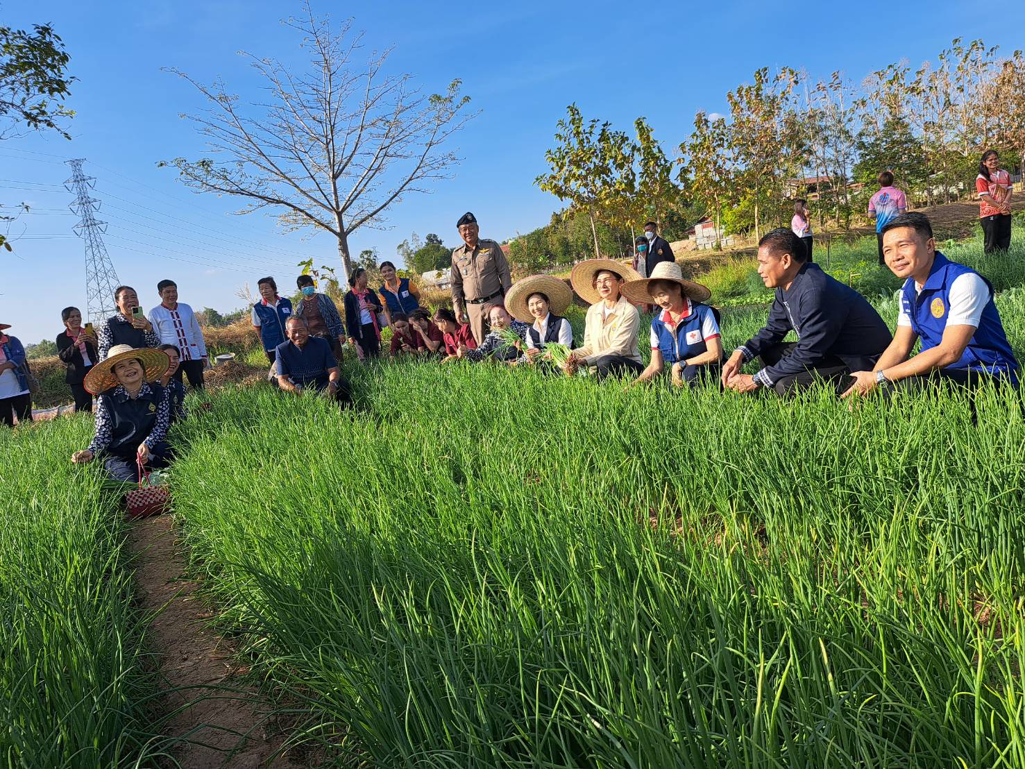 พช.ยโสธร ร่วมลงพื้นที่ติดตามภารกิจชมรมแม่บ้านมหาดไทยจังหวัดยโสธรในพื้นที่ อำเภอทรายมูลและอำเภอเลิงนกทา จังหวัดยโสธร