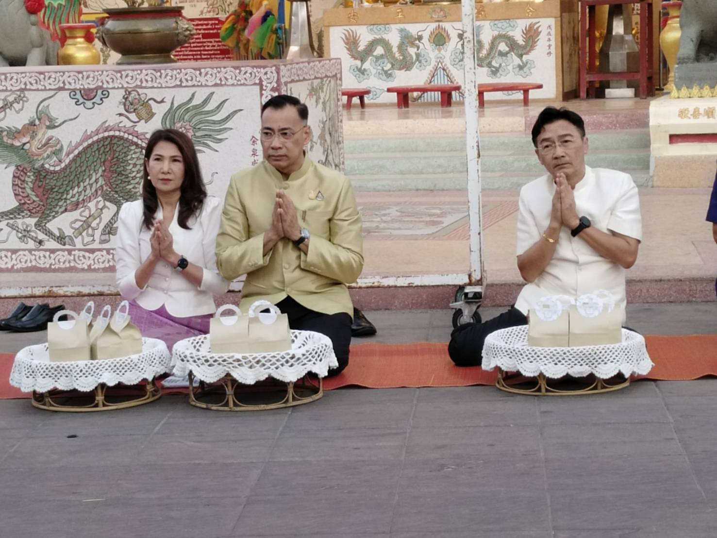 พช.ยโสธรร่วมทำบุญตักบาตรย้อนยุค วิถีถิ่น วิถีไทย ถนนคนเดินยโสธร เมืองเก่าบ้านสิงห์ท่า และร่วมกันสวมใส่ผ้าไทยตามโครงการ “ผ้าไทยใส่ให้สนุก