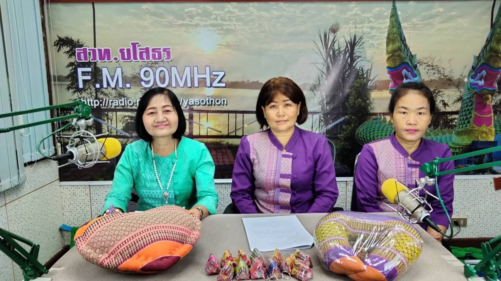 พช.ยโสธร นำกลุ่มผู้ประกอบการ OTOP ออกรายการวิทยุ “ออนซอนยโสธร” ณ สถานีวิทยุกระจายเสียงแห่งประเทศไทย จังหวัดยโสธร