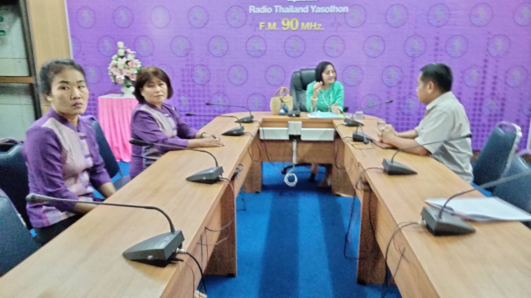 พช.ยโสธร นำกลุ่มผู้ประกอบการ OTOP ออกรายการวิทยุ “ออนซอนยโสธร” ณ สถานีวิทยุกระจายเสียงแห่งประเทศไทย จังหวัดยโสธร