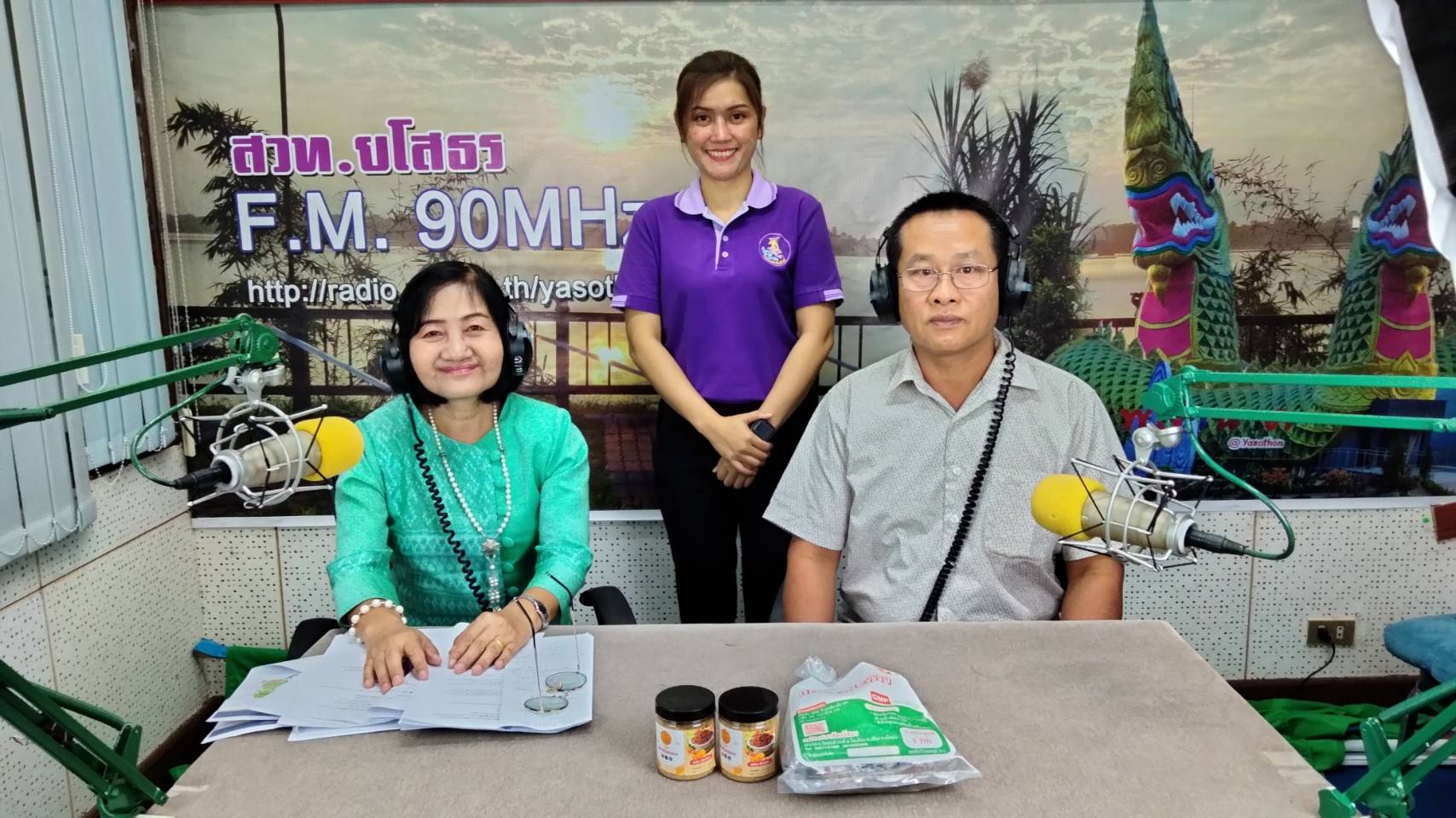 พช.ยโสธร นำกลุ่มผู้ประกอบการ OTOP ออกรายการวิทยุ “ออนซอนยโสธร” ณ สถานีวิทยุกระจายเสียงแห่งประเทศไทย จังหวัดยโสธร