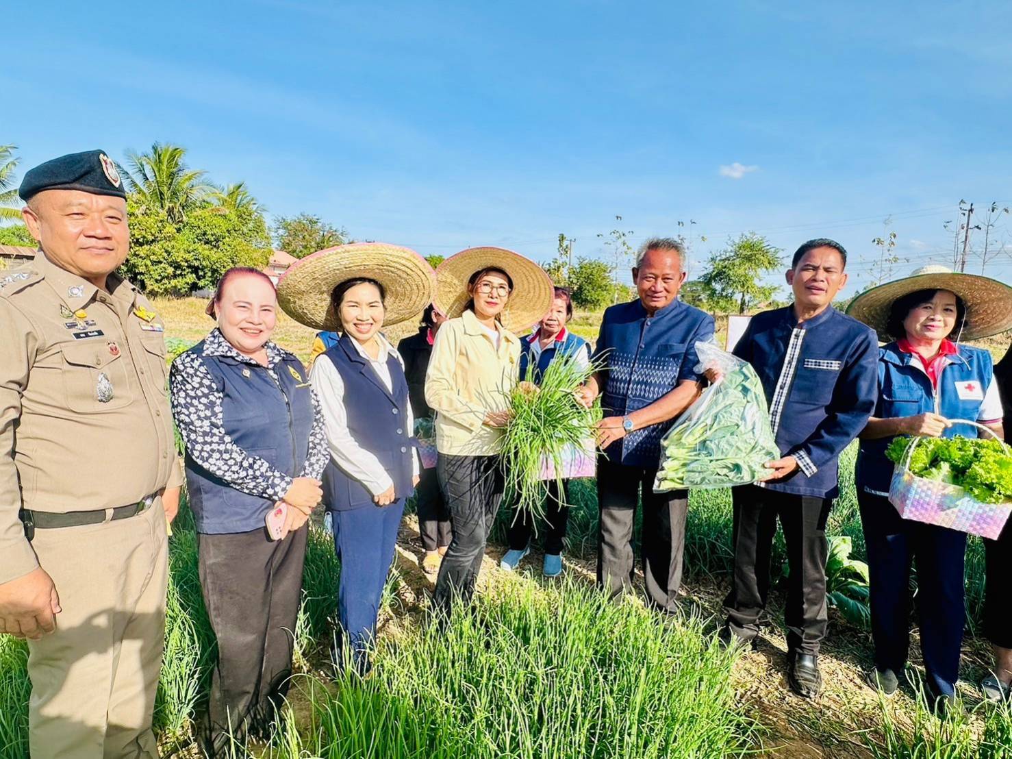 พช.ยโสธร ร่วมลงพื้นที่ติดตามภารกิจชมรมแม่บ้านมหาดไทยจังหวัดยโสธรในพื้นที่ อำเภอทรายมูลและอำเภอเลิงนกทา จังหวัดยโสธร
