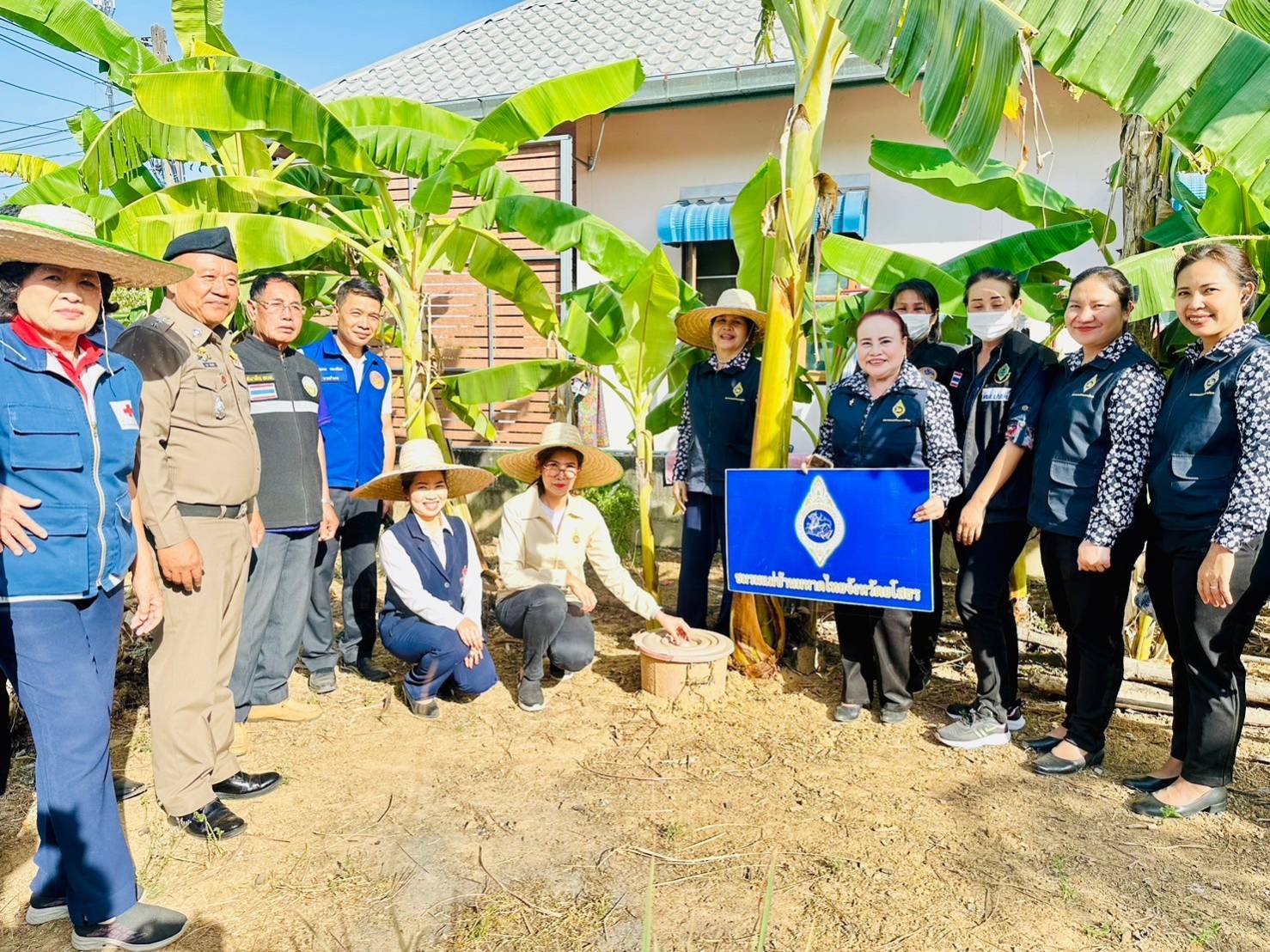 พช.ยโสธร ร่วมลงพื้นที่ติดตามภารกิจชมรมแม่บ้านมหาดไทยจังหวัดยโสธรในพื้นที่ อำเภอทรายมูลและอำเภอเลิงนกทา จังหวัดยโสธร