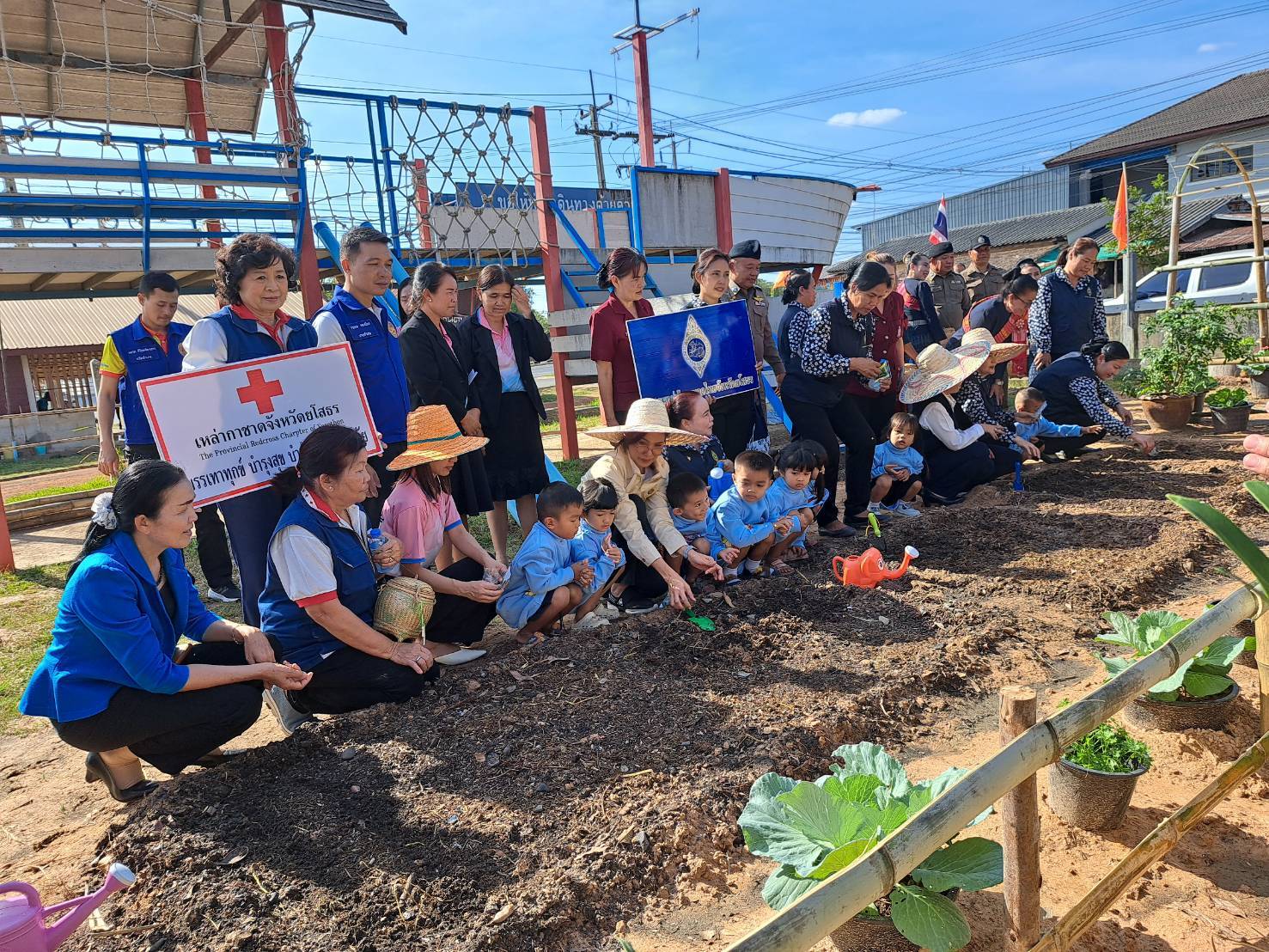 พช.ยโสธร ร่วมลงพื้นที่ติดตามภารกิจชมรมแม่บ้านมหาดไทยจังหวัดยโสธรในพื้นที่ อำเภอทรายมูลและอำเภอเลิงนกทา จังหวัดยโสธร