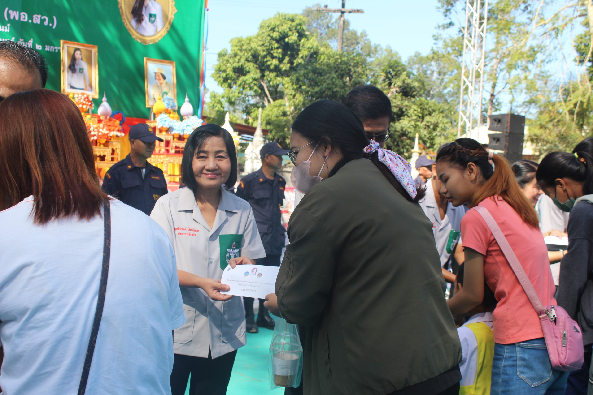 พช.ยโสธร ร่วมกิจกรรมหน่วยแพทย์อาสา สมเด็จพระศรีนครินทราบรมราชชนนี (พอ.สว.) และโครงการจังหวัดเคลื่อนที่ “เพิ่มรอยยิ้ม เติมความสุข ให้คนยโสธร”