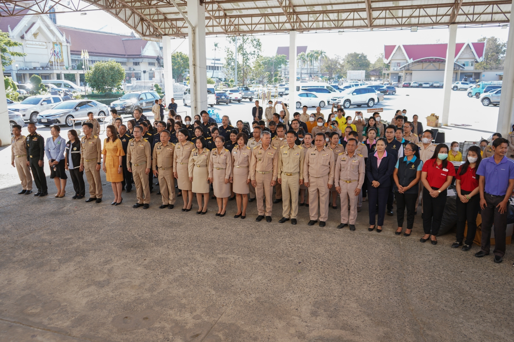พช.ยโสธร ร่วมขับเคลื่อนจังหวัดสะอาดอย่างยั่งยืน รวมพลัง คัดแยก (ขยะ) แลกบุญ ลดปัญหาขยะ ลดก๊าซเรือนกระจก และยังได้ร่วมทำบุญสาธารณกุศลด้วย