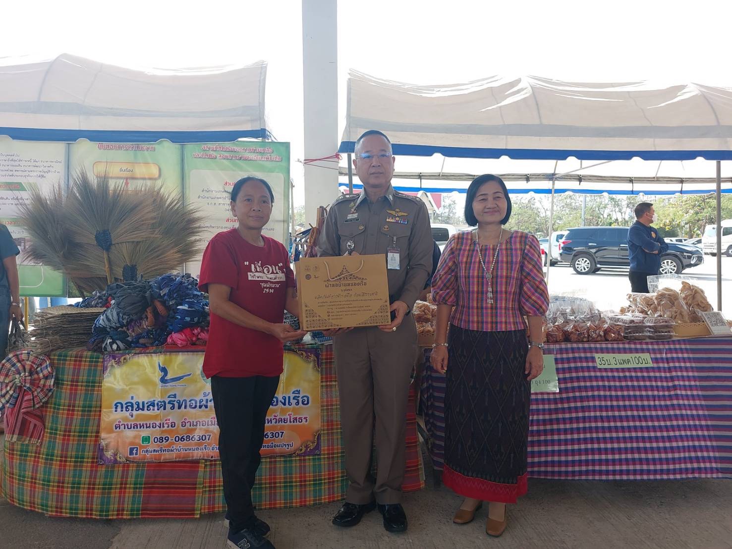 พช.ยโสธร ร่วมพิธีเปิดกิจกรรมตลาดนัดแก้หนี้