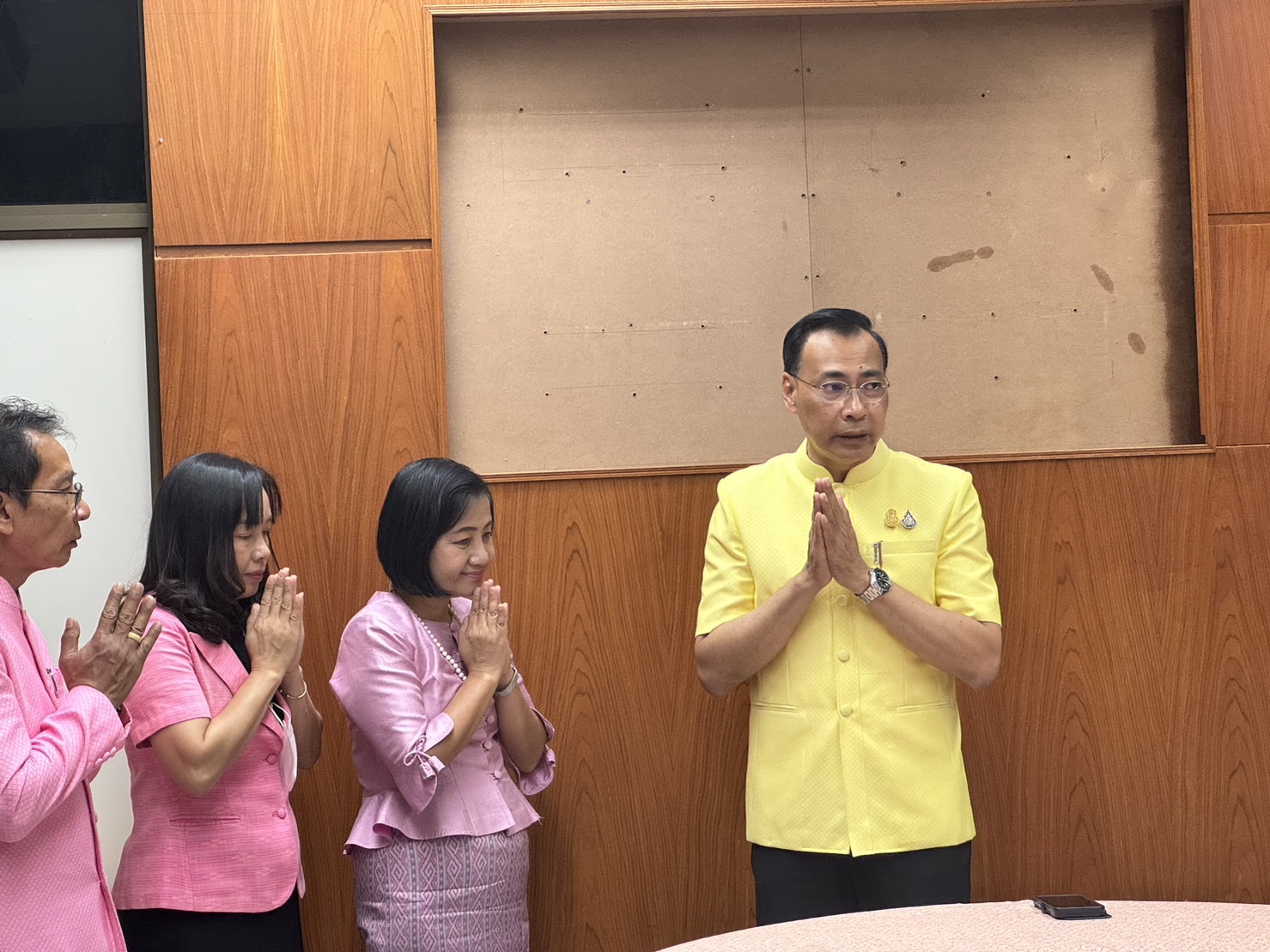 พช.ยโสธร สวัสดีปีใหม่และขอพรปีใหม่จากท่านผู้ว่าราชการจังหวัดยโสธร และรองผู้ว่าราชการจังหวัดยโสธร