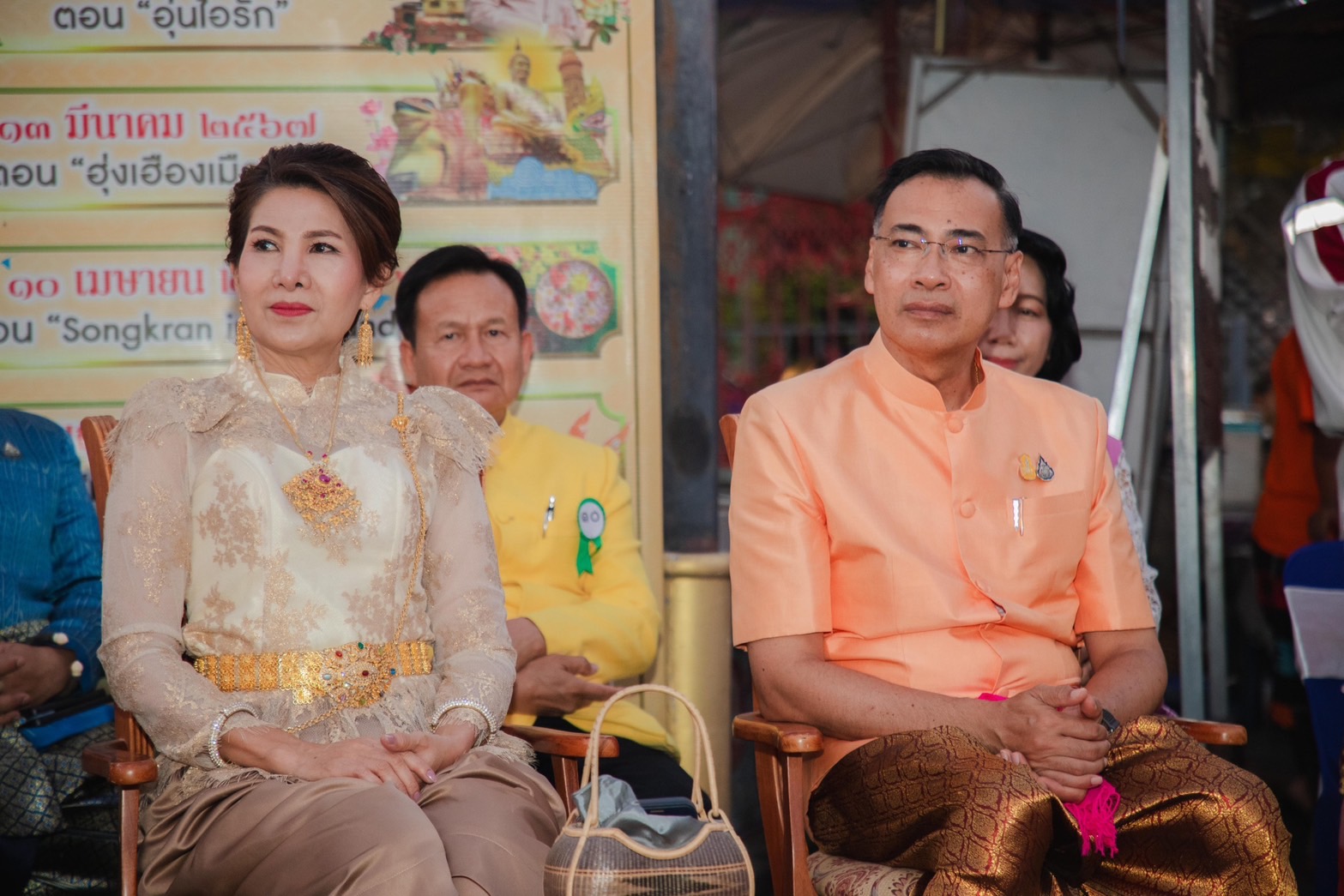 พช.ยโสธร ร่วมพิธีเปิดงาน ตลาดวัฒนธรรม ถนนสายวัฒนธรรม ถนนคนเดิน จังหวัดยโสธร ตอน “อุ่นไอรัก” เพื่อเฉลิมพระเกียรติพระบาทสมเด็จพระเจ้าอยู่หัว เนื่องในโอกาสมหามงคล เฉลิมพระชนมพรรษา ๖ รอบ ณ ย่านเมืองเก่าบ้านสิงห์ท่า