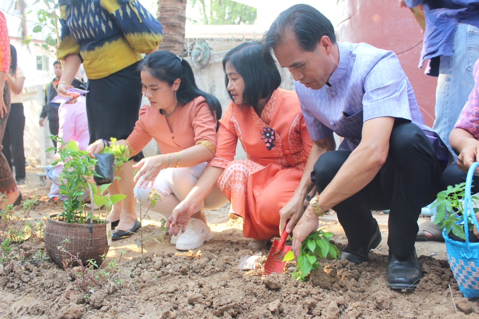 จังหวัดยโสธร “Kick off ปลูกผักสวนครัว เพื่อสร้างความมั่นคงทางอาหาร” น้อมนำแนวพระราชดำริของสมเด็จพระกนิษฐาธิราชเจ้ากรมสมเด็จพระเทพรัตนราชสุดาฯ สยามบรมราชกุมารี สู่ปฏิบัติการปลูกผักสวนครัว เพื่อสร้างความมั่นคงทางอาหาร