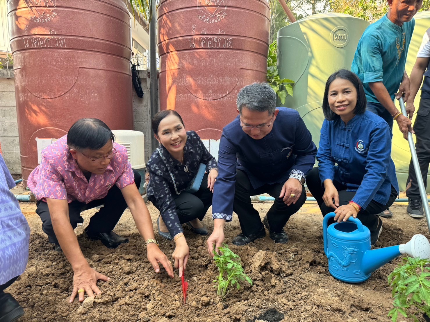 จังหวัดยโสธร “Kick off ปลูกผักสวนครัว เพื่อสร้างความมั่นคงทางอาหาร” น้อมนำแนวพระราชดำริของสมเด็จพระกนิษฐาธิราชเจ้ากรมสมเด็จพระเทพรัตนราชสุดาฯ สยามบรมราชกุมารี สู่ปฏิบัติการปลูกผักสวนครัว เพื่อสร้างความมั่นคงทางอาหาร