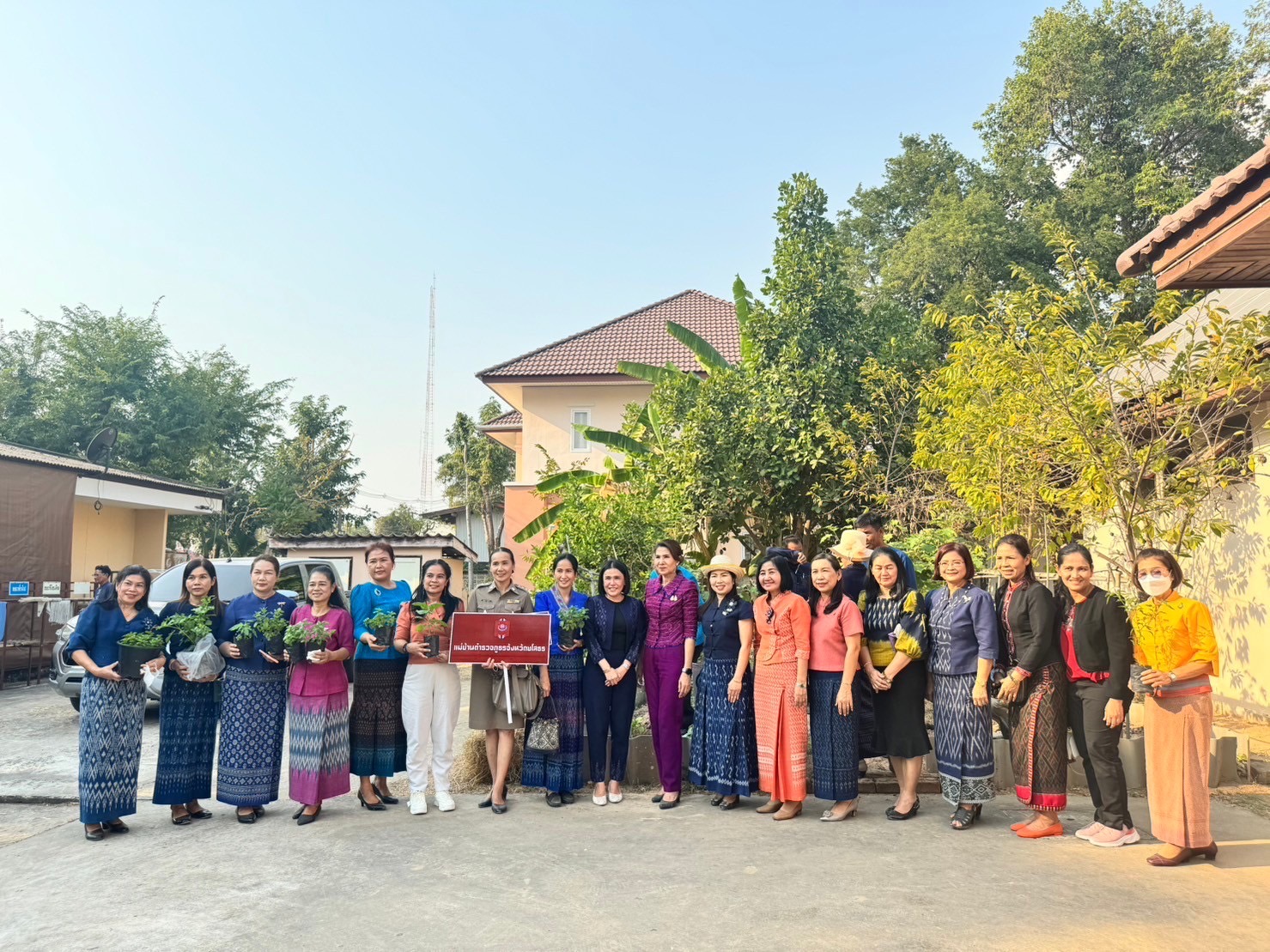 จังหวัดยโสธร “Kick off ปลูกผักสวนครัว เพื่อสร้างความมั่นคงทางอาหาร” น้อมนำแนวพระราชดำริของสมเด็จพระกนิษฐาธิราชเจ้ากรมสมเด็จพระเทพรัตนราชสุดาฯ สยามบรมราชกุมารี สู่ปฏิบัติการปลูกผักสวนครัว เพื่อสร้างความมั่นคงทางอาหาร