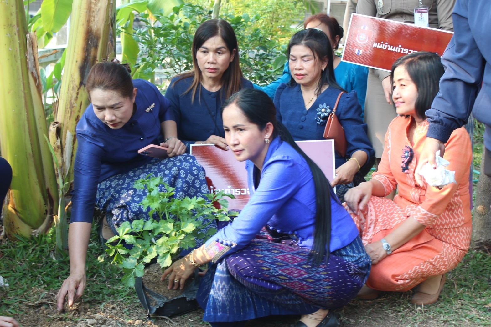 จังหวัดยโสธร “Kick off ปลูกผักสวนครัว เพื่อสร้างความมั่นคงทางอาหาร” น้อมนำแนวพระราชดำริของสมเด็จพระกนิษฐาธิราชเจ้ากรมสมเด็จพระเทพรัตนราชสุดาฯ สยามบรมราชกุมารี สู่ปฏิบัติการปลูกผักสวนครัว เพื่อสร้างความมั่นคงทางอาหาร