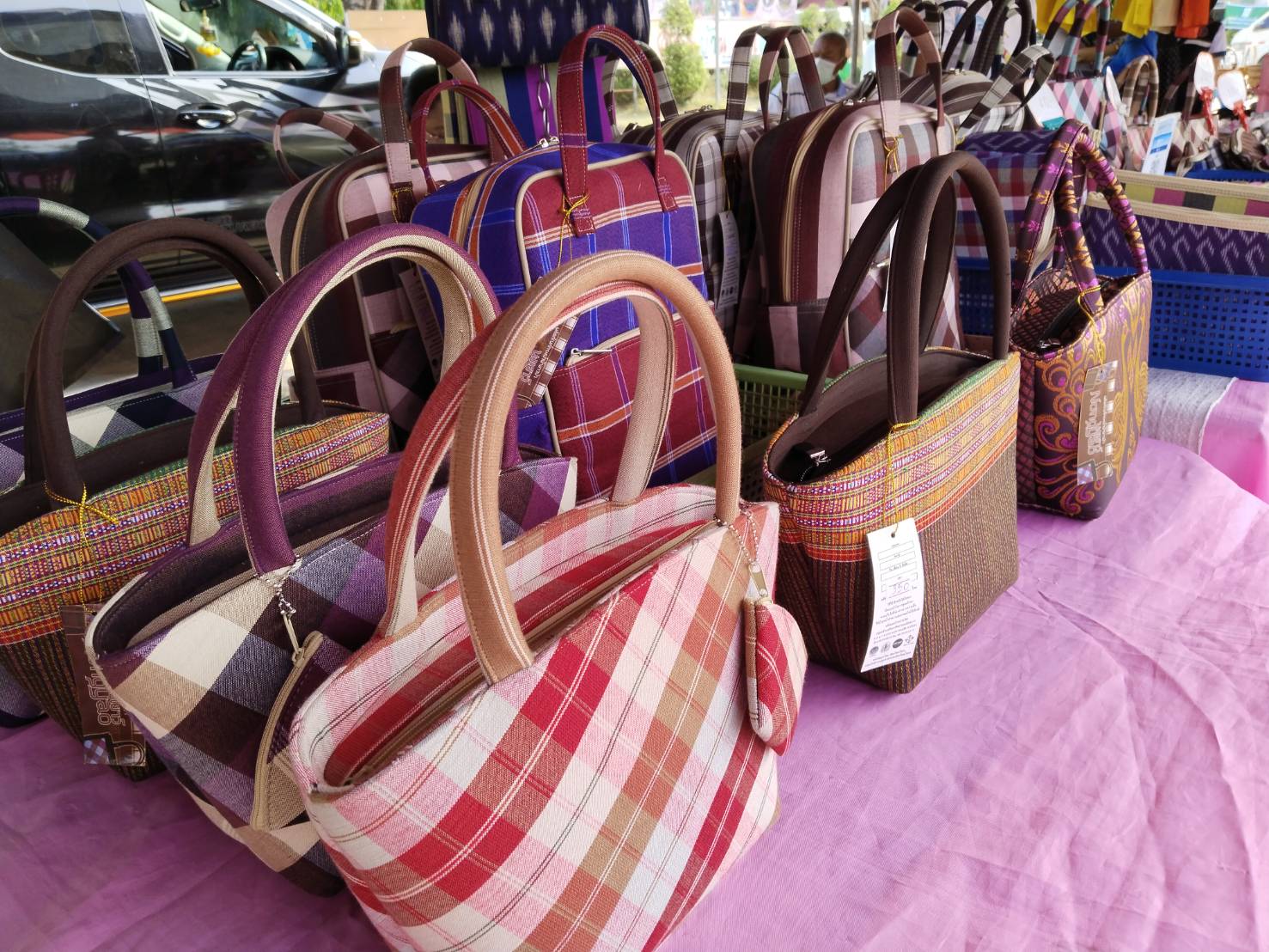 พช.ยโสธร ร่วมกิจกรรมหน่วยแพทย์อาสา สมเด็จพระศรีนครินทราบรมราชชนนี (พอ.สว.) และโครงการจังหวัดเคลื่อนที่ “เพิ่มรอยยิ้ม เติมความสุข ให้คนยโสธร”