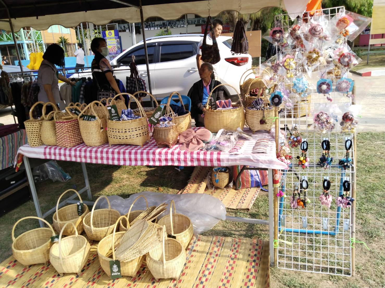 พช.ยโสธร ร่วมกิจกรรมหน่วยแพทย์อาสา สมเด็จพระศรีนครินทราบรมราชชนนี (พอ.สว.) และโครงการจังหวัดเคลื่อนที่ “เพิ่มรอยยิ้ม เติมความสุข ให้คนยโสธร”