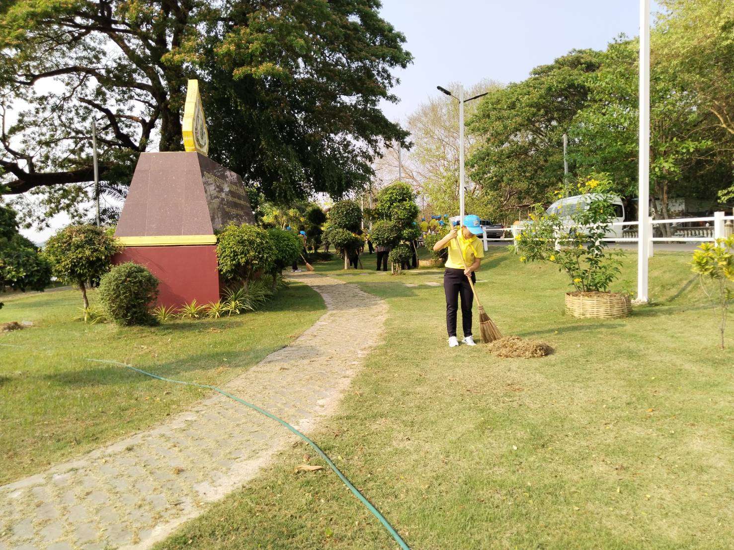 พช.ยโสธร ร่วมกิจกรรมจิตอาสาพัฒนาแหล่งน้ำศักดิ์สิทธิ์ท่าคำทอง เพื่อเฉลิมพระเกียรติพระบาทสมเด็จพระเจ้าอยู่หัว เนื่องในโอกาสมหามงคลเฉลิมพระชนมพรรษา 72 พรรษา